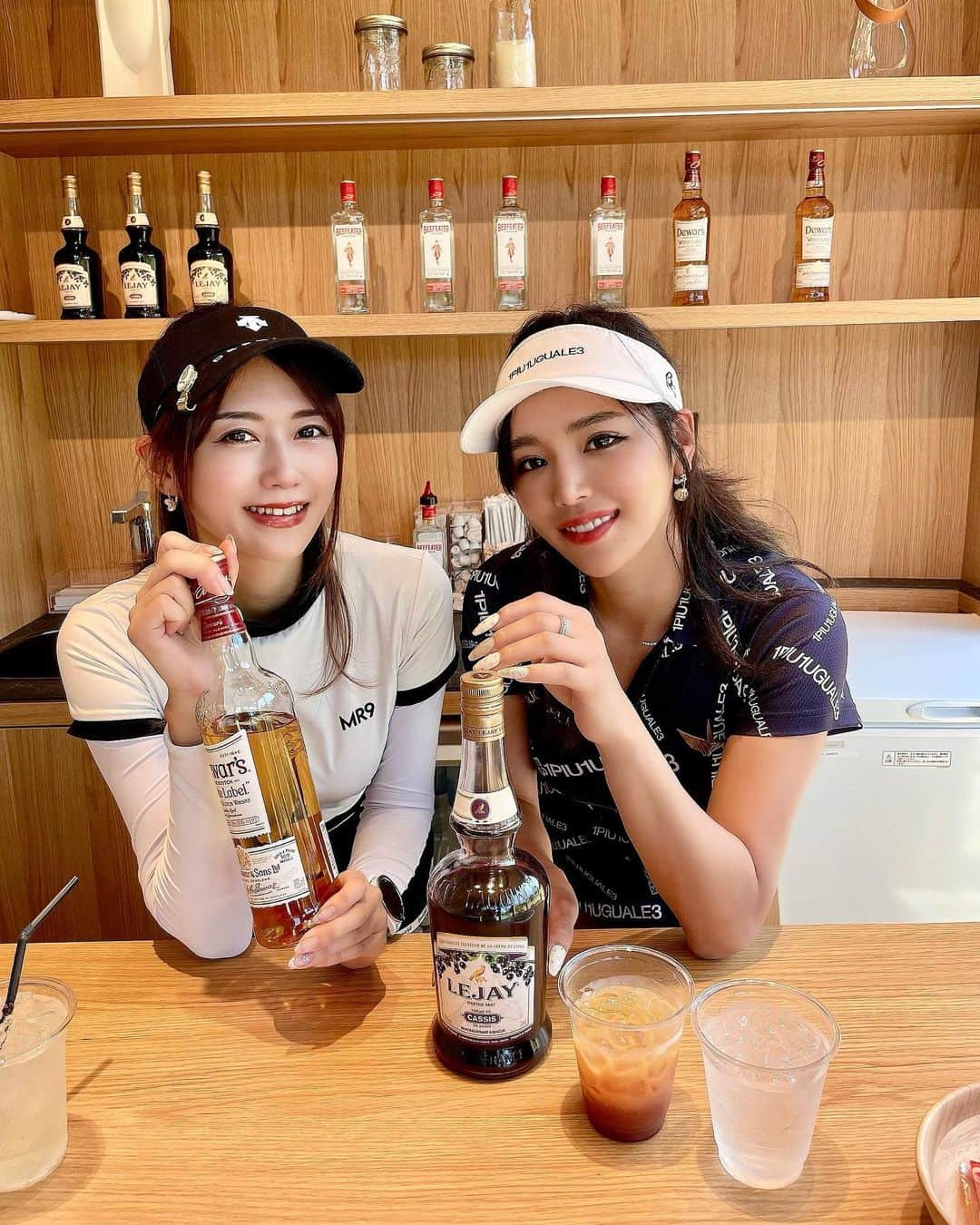 ISHIIYUKIKOさんのインスタグラム写真 - (ISHIIYUKIKOInstagram)「@_ayano_golf あやのちゃんとオープンしたばかりのセントナイン⛳️に行って来ました❣️  天気良くて気持ち良かった〜🌼  グリーンもフェアウェイもラフもすごい整備されてて、どこから打っても気持ち良かった😆  茶店はセルフでお酒が作れたよ🤭  久しぶりにあやのちゃんと回ったんだけど、、160ヤードのショートホールを7番アイアンで打って届いてたw飛距離えげつない🤣🤣❤️ （私5番ウッドw）  私ももう少し飛距離欲しいけど、飛距離の出し方分からない🥹  あやのさんのぶっ飛びは見てて気持ち良き😝  #ゴルフ #ゴルフ女子 #golf #golfgirls  #골프 #골프스타그램  #高尔夫 #golfswing #ザセイントナイン東京 #飛ばし屋」5月27日 18時07分 - ishii_yukiko