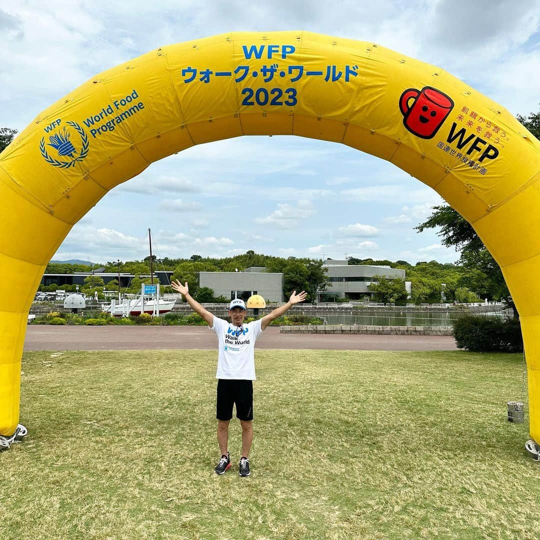 矢野燿大さんのインスタグラム写真 - (矢野燿大Instagram)「・ 今日は大阪の万博記念公園で開催された WFPウォーク・ザ・ワールド大阪に 参加させていただきました😊  途上国の飢餓に苦しむ子どもたちを 支援されており多くの方の力に なられています😊😊  天気も良くて気持ちいいウォーキングを させてもらいました。  皆様ありがとうございました😊  by ヤノマネ  #WTW大阪 #WFP #国連wfp  #ウォークザワールド #万博記念公園 #レッドカップちゃん」5月27日 18時09分 - yano_akihiro3988