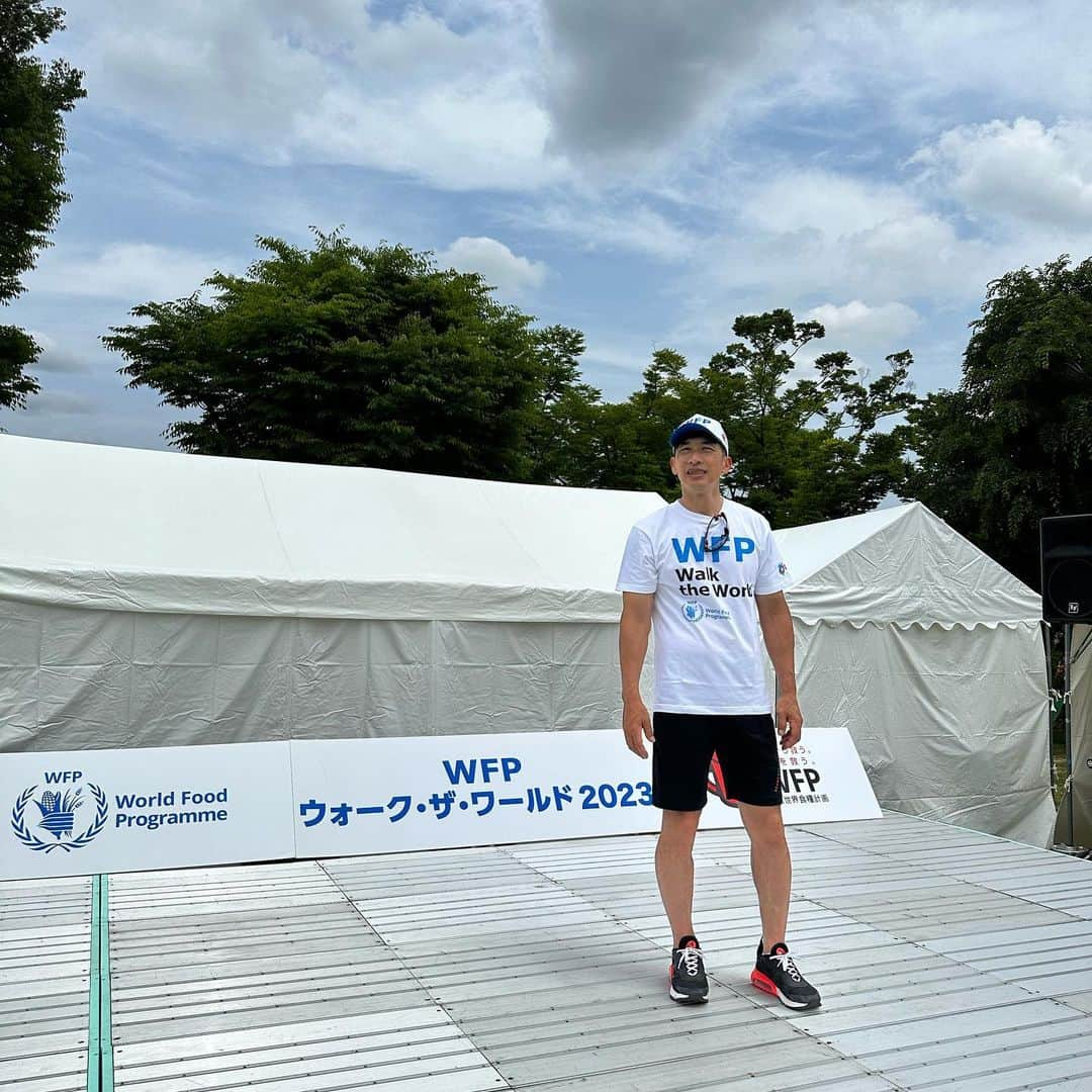 矢野燿大さんのインスタグラム写真 - (矢野燿大Instagram)「・ 今日は大阪の万博記念公園で開催された WFPウォーク・ザ・ワールド大阪に 参加させていただきました😊  途上国の飢餓に苦しむ子どもたちを 支援されており多くの方の力に なられています😊😊  天気も良くて気持ちいいウォーキングを させてもらいました。  皆様ありがとうございました😊  by ヤノマネ  #WTW大阪 #WFP #国連wfp  #ウォークザワールド #万博記念公園 #レッドカップちゃん」5月27日 18時09分 - yano_akihiro3988