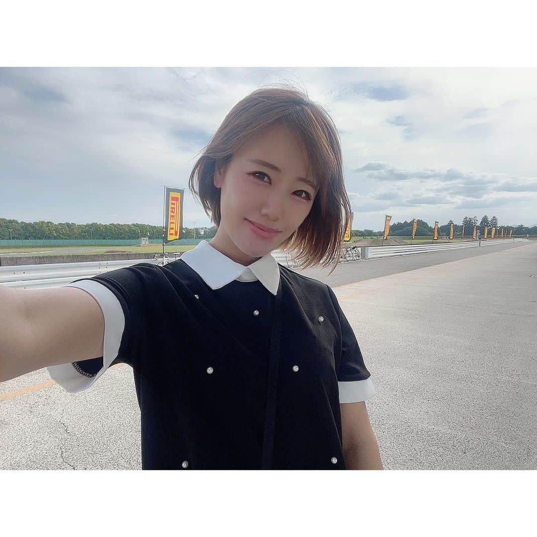 清原怜奈のインスタグラム：「本日より九州に来てます‼️ 明日は本番✨ 初のサーキットでの司会を務めさせて頂きます。  HSR九州ピレリタイヤ走行会🛞🏁  大好きなサーキットでの司会を務めさせて頂く日がくるなんて😍 とっても幸せで 初めてのサーキットMCで至らぬ点も沢山あると思いますが 一生懸命勤めたいと思っております🏁  ハラハラワクワクドキドキ💓  沢山の事を経験させて下さる周りの皆様に心より感謝いたします。  ファンの皆様‼️ ファン対応は長々できないですが  熊本が近い方は是非私の司会の様子見に来てね♡入場は無料です😆 朝イチから最後までいます♡  #司会 #清原れな #きよれな #17ライバー #レースクイーン #mc #hsr九州 #熊本 #ピレリ #ピレリタイヤ  #ピレリ走行会」