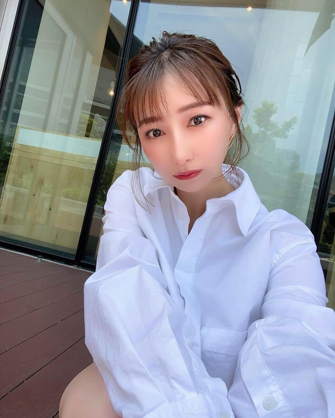青木まりなのインスタグラム：「🕊🕊🕊 　 " どんなキラキラな思い出も、 運命の女神を呪いたくなるような 理不尽な仕打ちも、 人生にとっては かけがえのないピース。 "     「First Love 初恋」の好きな言葉🫶🏼 　　 　　 めずらしく最近 センチメンタルな気分に なりがちだったんだけど🫠💭  昨日、友達にパワーチャージ してもらって復活した🤝🏼♡♡♡ 　 　　 感謝の心を忘れず 努力を怠らず 人の為を心がけて 　　　    . . .      #RIZIN #RIZINガール #RIZINガール2022 #ラウンドガール #ringgirl #キックボクシング #kickboxing #キックボクシング女子 #筋トレ女子 #筋トレ #トレーニング #ダイエット #training #diet #グラビア #グラビアアイドル #グラドル #ビジョビ #bijobi #gravure #guravureidol #偶像 #性感 #清秀 #性感 #美腿 #그라비아　#화보」