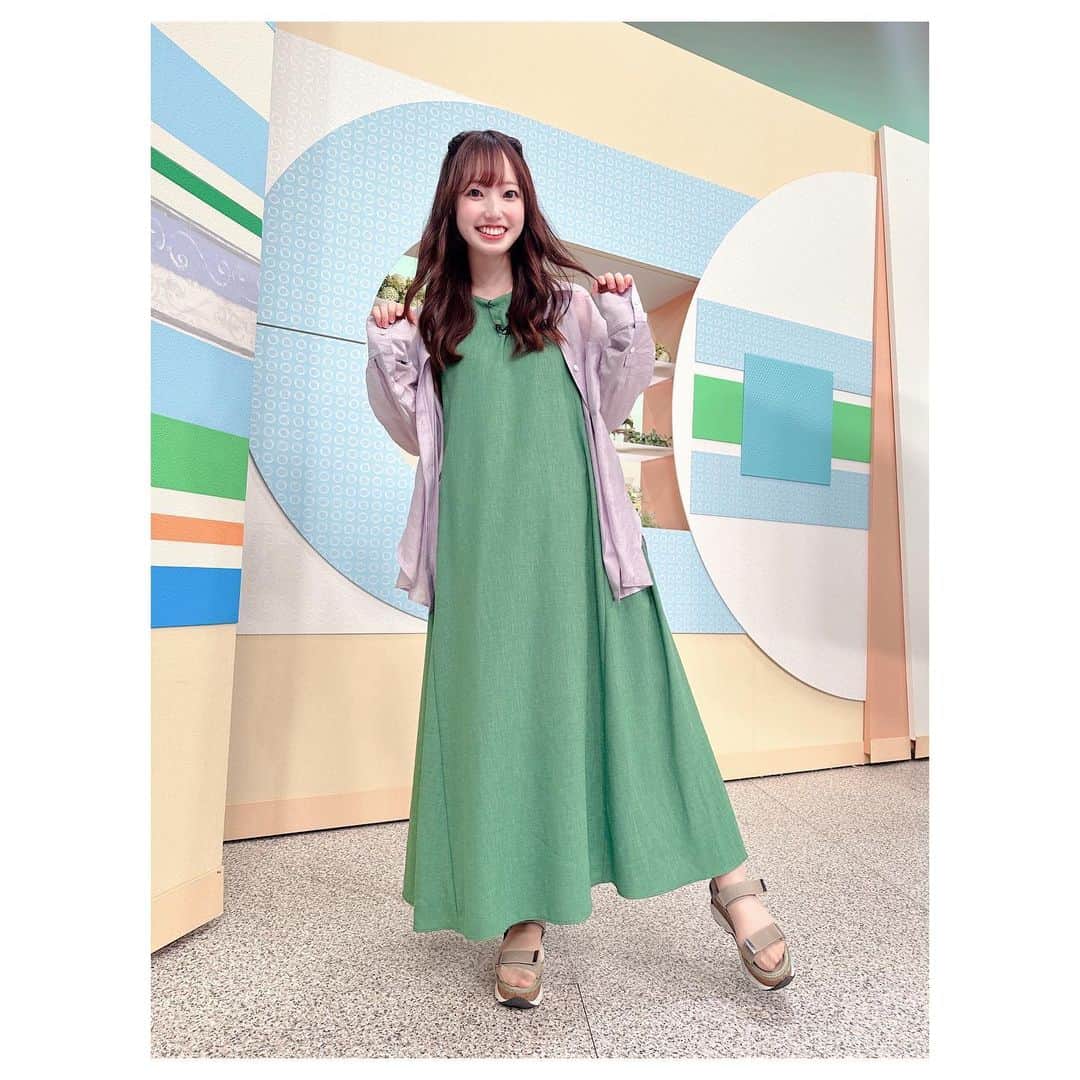 石井奏美のインスタグラム：「今日のシアワセ気分の衣装です👗  グリーンのワンピースに シアーシャツを合わせました💜  one piece :PASSIONE(@passione_tokyo ) shirt : unitedarrows(@unitedarrows_official)  個人的に色合いが アリエルみたいで好きでした🧜‍♀️  #岡山#香川#アナウンサー #okayama#kagawa#ootd」