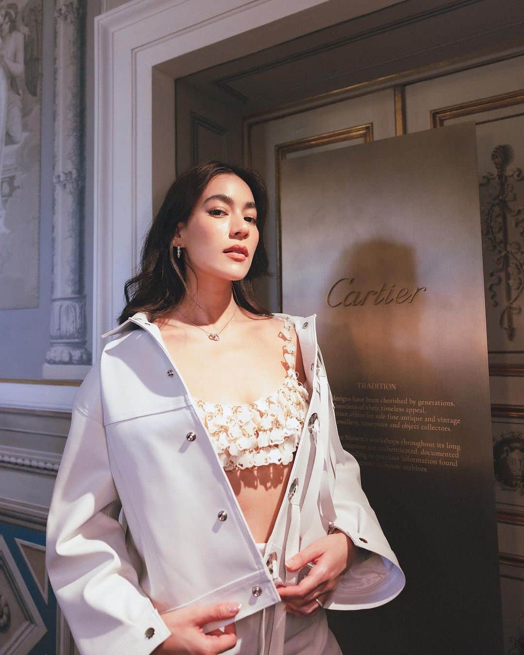 キンバリー・アン・ウォーテマス・ティアムシリのインスタグラム：「At Cartier’s Le Voyage Recommencé Exhibition 🤍🍋✨#CartierHighJewelry  #LeVoyageRecommencé」