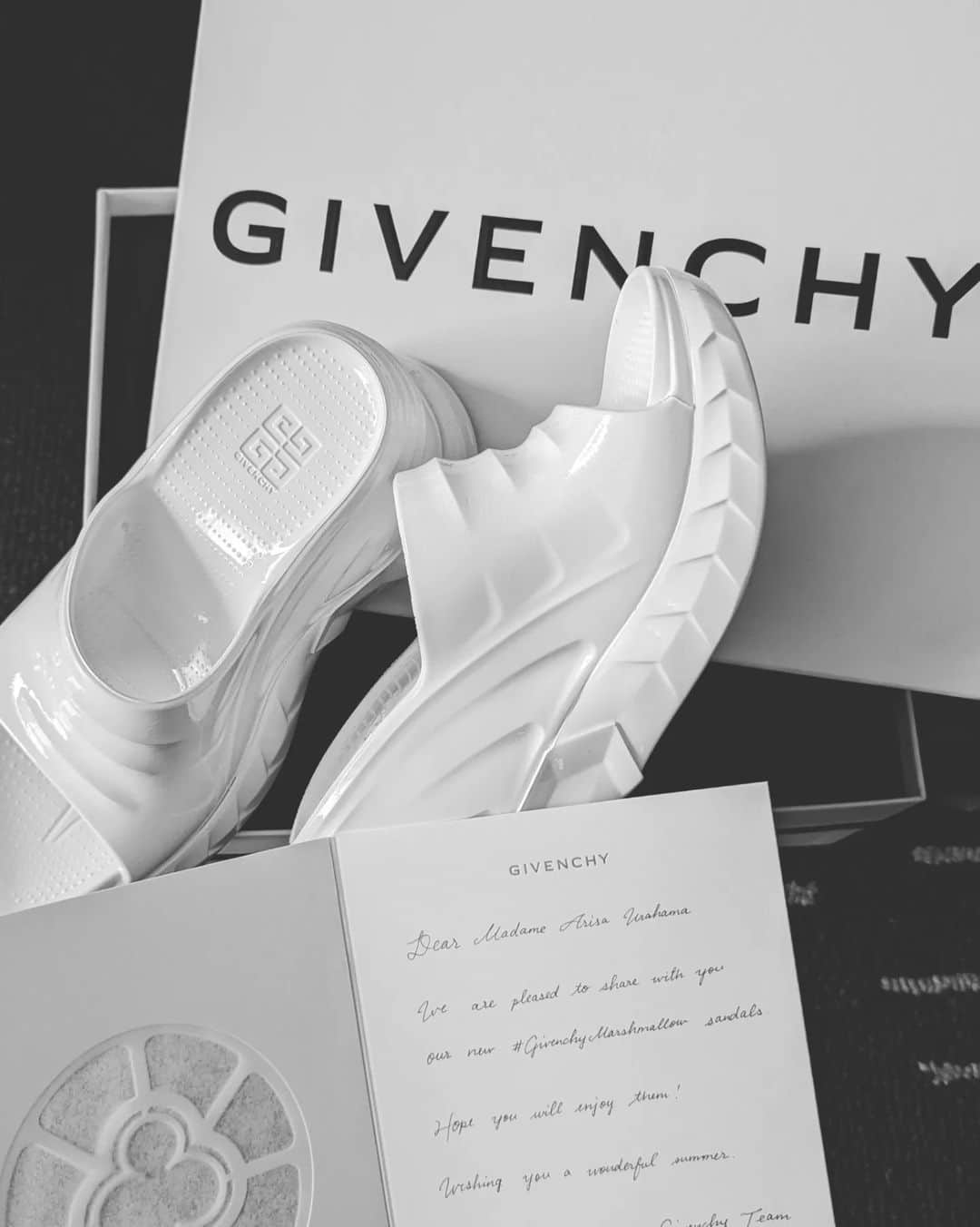 浦浜アリサさんのインスタグラム写真 - (浦浜アリサInstagram)「☁  Fluffy, Comfy and Snatched  Thank you #GivenchyFamily  🩰 #GivenchyMarshmallow @givenchy」5月27日 18時42分 - alisa_urahama