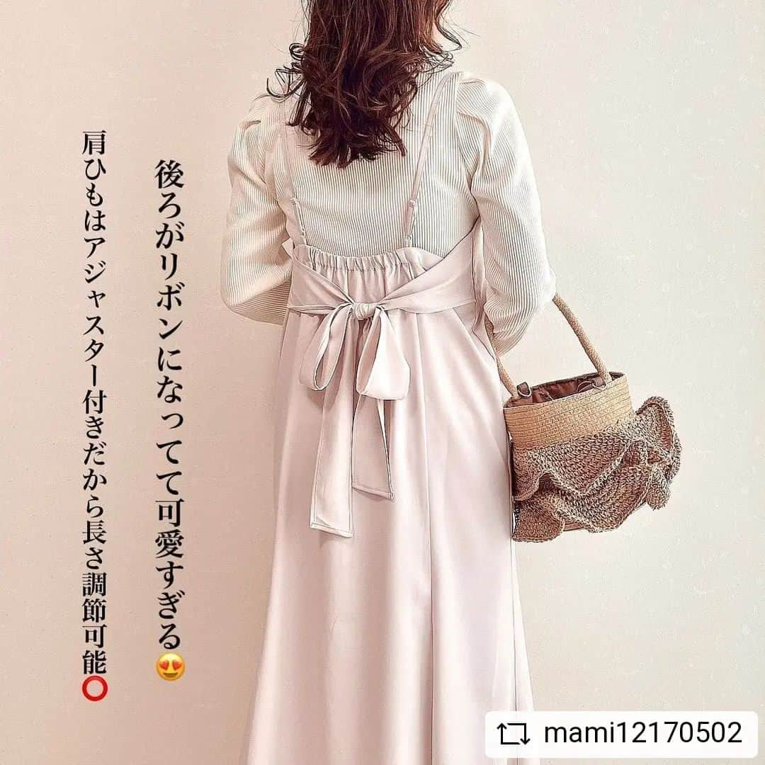 ハニーズ公式さんのインスタグラム写真 - (ハニーズ公式Instagram)「#Repost @mami12170502 • • • • • • @mami12170502さんの投稿です。 素敵な投稿ありがとうございます。  • • • • • •  プチプラアイテムで大人可愛く♡ キャミワンピースって合わせるトップス次第で雰囲気変わるから着回し出来ていいですよね😊  これ、後ろがリボンになっててとっても可愛いんです🎀 スワイプしてね👉3枚目に後ろ姿  私の大好きなマーメイドシルエットなのも推しポイント🧜‍♀️  @honeysofficial ✅キャミワンピース ・5570539038 ライトベージュ、Mサイズ  ハニーズさん、めちゃ近所にあるからリアルにしょっちゅう見に行ってます😂 ちなみにこのトップスもハニーズさんで以前、実店舗で購入したもの✨️ プチプラで可愛い服とかバッグとか靴もあるよ♡  皆さんもぜひ見てみてね〜♡ @honeysofficial ◀️  . #honeys #honeysコーデ #ハニーズ #ハニーズコーデ #キャミワンピース #キャミワンピ #キレイめコーデ #キレイめファッション #デートコーデ #フェミニンコーデ #シンプルコーデ #プチプラコーデ #プチプラファッション #ママコーデ #プチプラ高見えコーデ #プチプラ部 #mineby3mootd #低身長コーデ #大人カジュアル #アラサーコーデ #アラフォーコーデ #154cmコーデ #低身長女子 #低身長ママ #ママファッション #pr」5月27日 18時57分 - honeysofficial