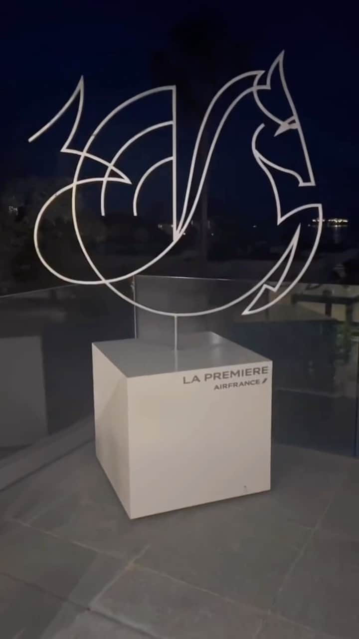 エールフランスのインスタグラム：「A moment to offer an experience to remember 🎬  #airfrance #cannesfilmfestival #cannes #airfrancelapremiere」