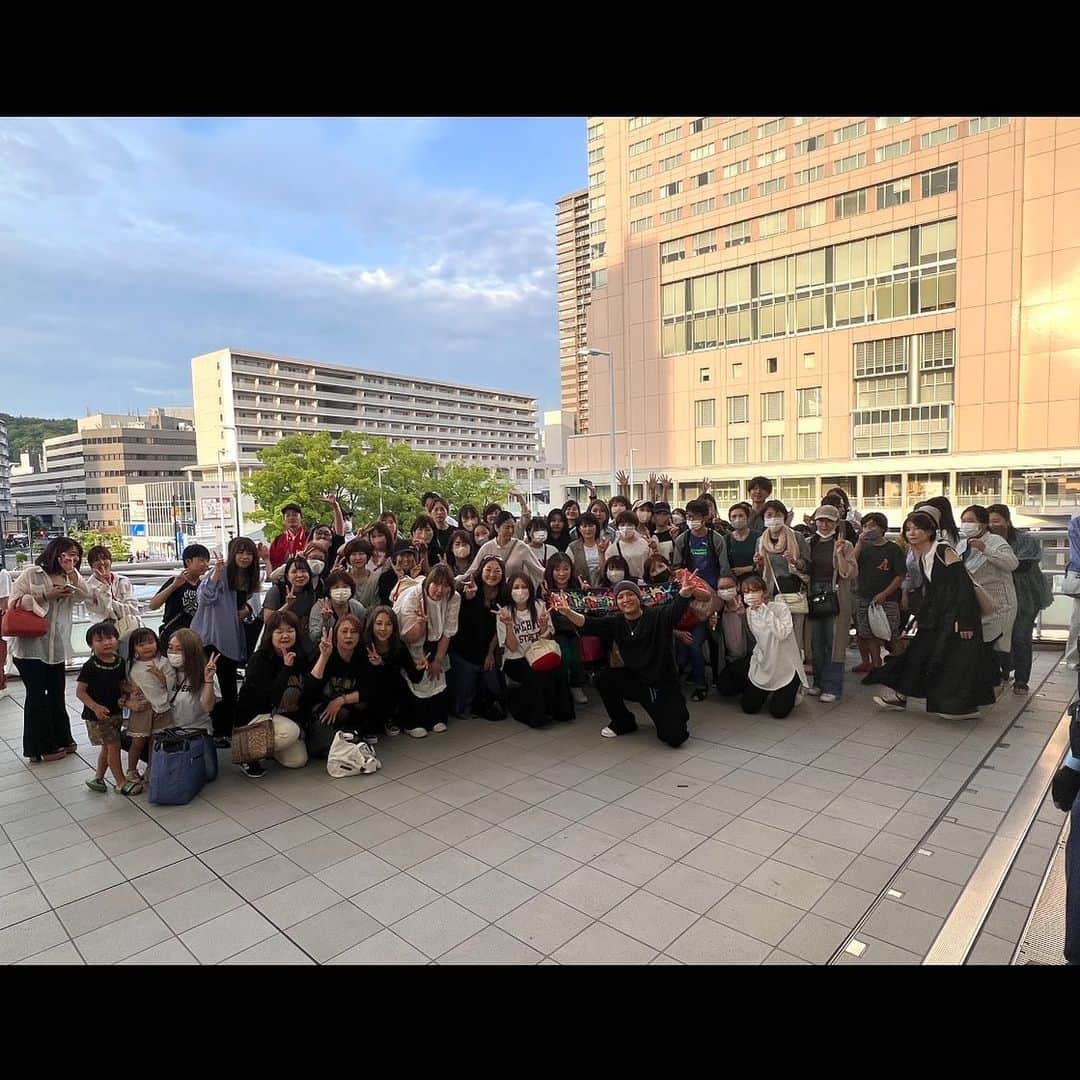 KAZUKI【ANFiNY】のインスタグラム：「初の広島路上⚾️🔥  奇跡的に結構歌えた！笑  時間が足りんくて動画撮れんかったけど 広島のみんなと交流できたのは本当によかった💪  来月もくるけん待っといてな！！ 今日はありがとう✨  明日は福岡で路上！ 17時〜 新天町で待っといて👍  #髙橋一輝 #広島路上」