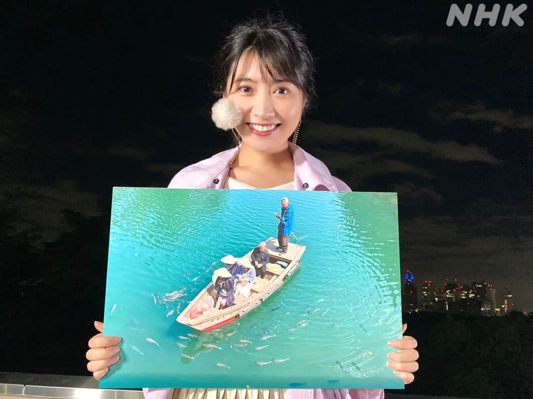 NHK「ニュースウオッチ９」さんのインスタグラム写真 - (NHK「ニュースウオッチ９」Instagram)「正解は、タイなど 海の魚です🐟  その理由は、お堀に 海水を入れているからです お堀を舟でまわりながら タイに餌をあげられます😊  写真のように かさをかぶることもできます 楽しい体験でした🏯   #高松城 #サタデーウオッチ9 #久保井朝美」5月27日 22時00分 - nhk_nw9