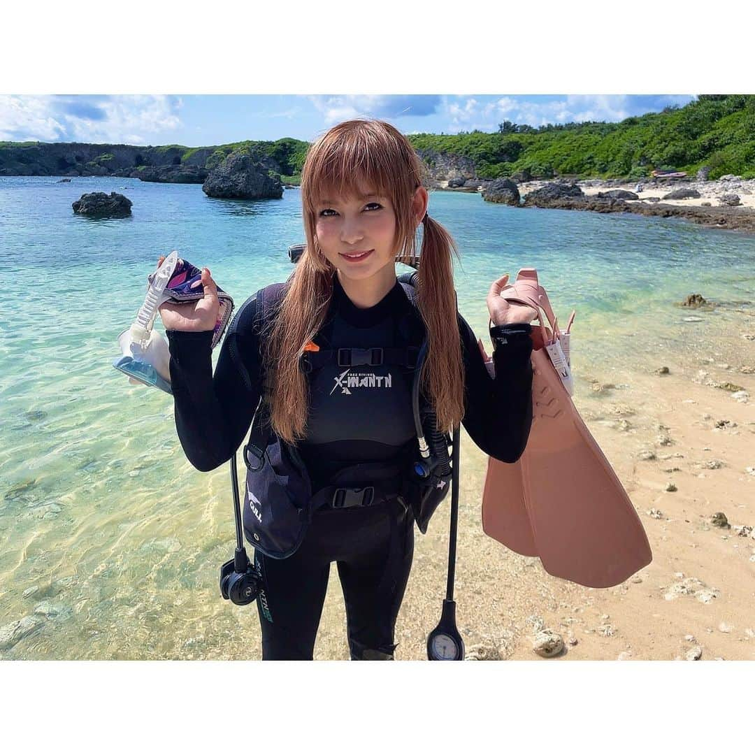 中川翔子のインスタグラム：「宮古島の海を満喫してきました〜🐬  mmtsの貝殻ワンピが最高すぎた🐚  ダイビングの様子はYouTubeでみてね❣️   #沖縄  #宮古島  #海  #sea  #mmts  #youtube #中川翔子  #しょこたん」