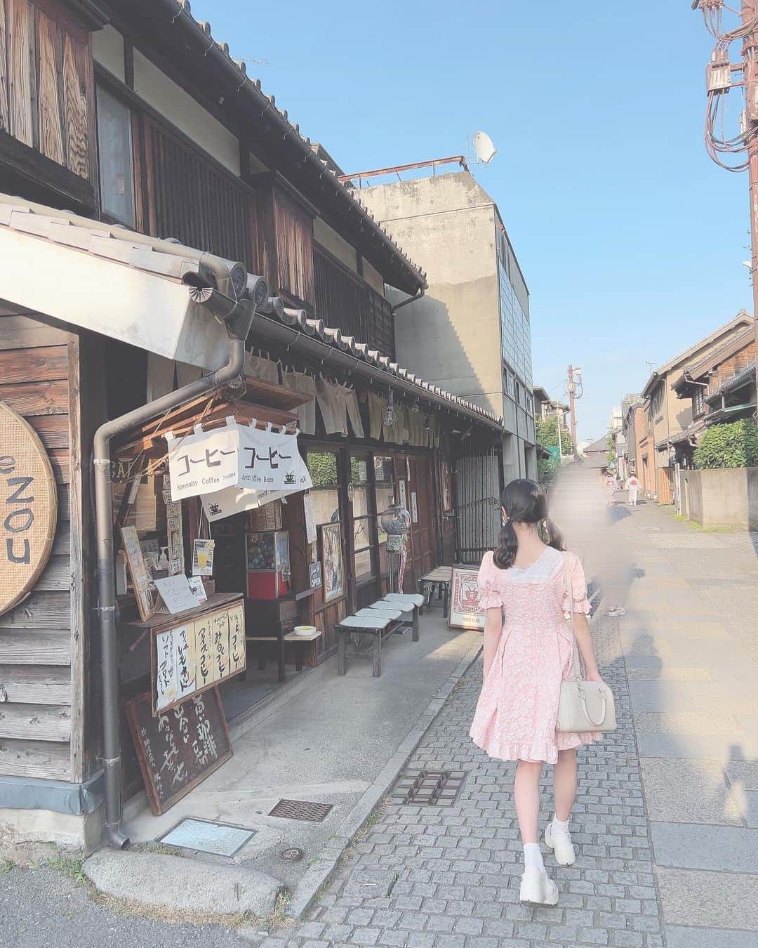 のインスタグラム：「るんるんでお散歩だよ〜💕 ‪‪❤︎‬ ‪‪❤︎‬‪‪ ‪‪❤︎‬  #ReichanWorld #毎日投稿開始  #れいちゃん探検隊  #お散歩 #彼女とデートなうに使っていいよ  #妹とデートなうに使っていいよ」