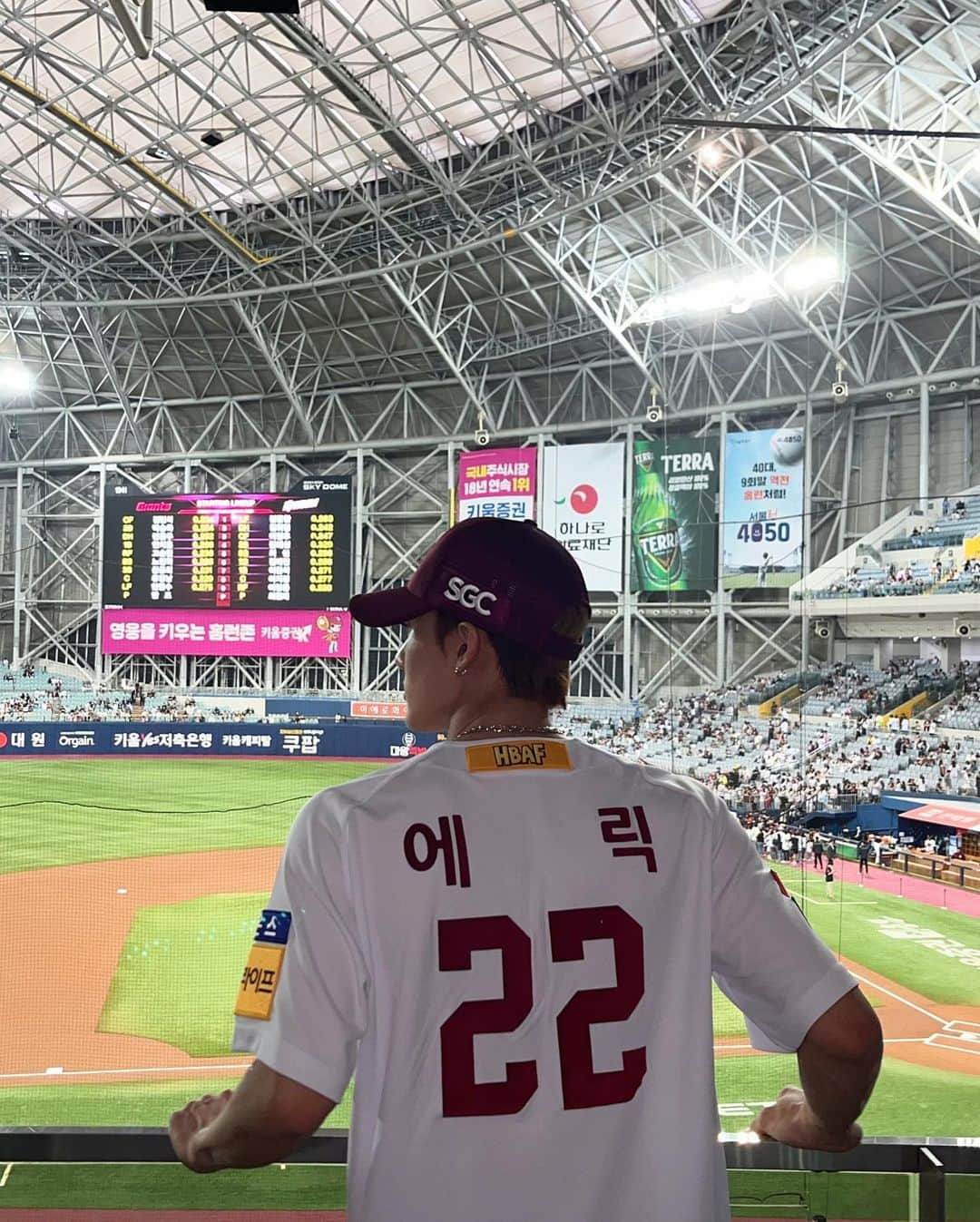 THE BOYZさんのインスタグラム写真 - (THE BOYZInstagram)「키움이 나 키움. 더비가 나 키움. kiwoom ⚾️👍 담에 또 불러주세요-! ❤️ #THEBOYZ #ERIC #22 #KIWOOM」5月27日 19時22分 - official_theboyz