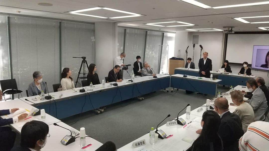 前田真里のインスタグラム：「新しい鈴木 長崎市長のもと 今年も 平和宣言文起草委員会に出席させていただきました。第1回の今日は、 15人で原爆が投下された日 8月9日に伝える 平和宣言の内容について話し合いました。  特に被爆者のかたの言葉は、重く ずしんと心に響きました。戦争 核による被害は、 本当にナガサキで最後にしなければ、と切に感じています。  次回は、6月に開かれます。  🍀写真は、長崎市の公式アカウントより🍀  引用元: 長崎市役所公式 https://twitter.com/nagasakishikoho/status/1662266688166055937?s=46&t=lCNTE7RufaEwZKX70hVl1Q  ながさきの平和 https://twitter.com/nagasaki_peace/status/1662392827857469443?s=46&t=lCNTE7RufaEwZKX70hVl1Q」
