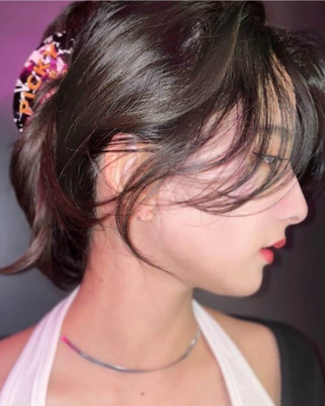 原涼香のインスタグラム：「大事なお顔まわり❤️ テキトーにくくってもいい感じ😽✨ 是非お任せください❤️ ㅤㅤㅤㅤㅤㅤㅤㅤㅤㅤㅤㅤㅤ ㅤㅤㅤㅤㅤㅤㅤㅤㅤㅤㅤㅤㅤ  #SHIMA #韓国ヘア#韓国スタイル#海外ヘア#レイヤーカット#ワンホンヘア#ハイトーン#暗髪#ベージュカラー#ラベンダーカラー#グレージュカラー#オリーブカラー#透明感カラー#トリートメント#銀座美容院#銀座美容室#美容師#시스루뱅#레이어드컷」
