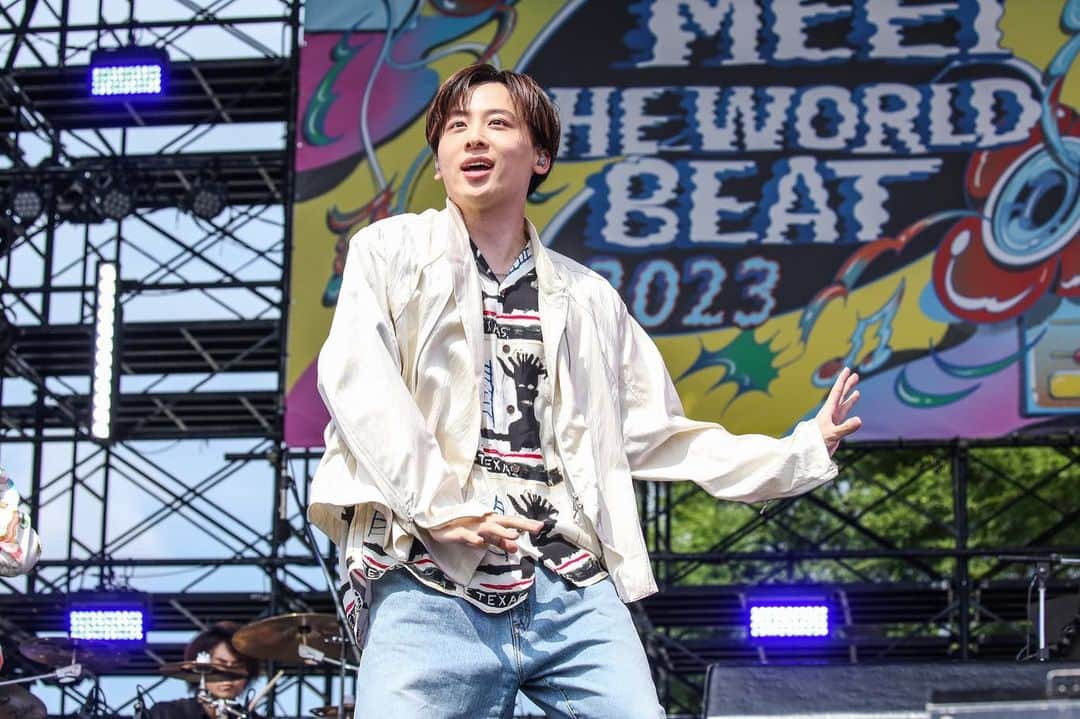 FM802さんのインスタグラム写真 - (FM802Instagram)「🌈#FM802 MEET THE WORLD BEAT 2023🌈  5月27日(土) 万博記念公園 もみじ川芝生広場  3組目に登場したのは Da-iCE ✨ @da_ice_staff    今日の様子は6/25(日)20-22時 #ミザワビ 特番で一部O.A.します♪ 出演アーティストへのインタビューもあり◎ 聴いてね！📻  photo by 田浦ボン」5月27日 19時32分 - fm802_pr