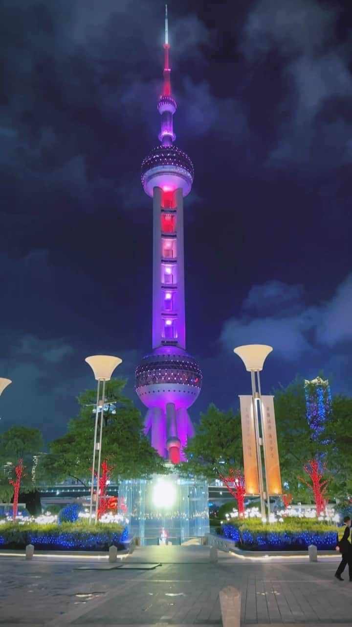 黄皓のインスタグラム：「久しぶりの上海良かった🔥 他にどんな国の動画見たい？？😊 コメントで教えて❤️」