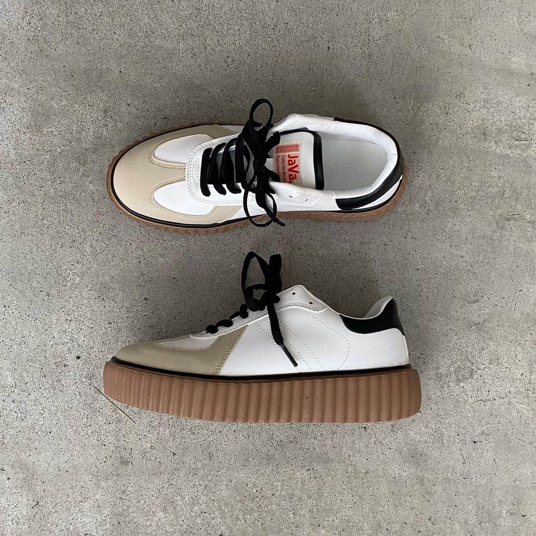 Nagiさんのインスタグラム写真 - (NagiInstagram)「楽ちんなカジュアルスタイル  足元は厚底スニーカー👟 厚底でも軽いから歩きやすい☺️  tops.bottom. dholic shoes. @classicalelf_official  　　　 (ブラウン Lsize 着)  #クラシカルエルフ #classicalelf #エルフコーデ #タイアップ #java #ジャバ #uniqlo #gu #zara #ユニクロ #ジーユー #ザラ #zozo #zozotown #zozo購入品 #zozotown購入品 #スニーカー #厚底スニーカー #ユニセックス #大人カジュアル#スポーツカジュアル」5月27日 19時34分 - nagina001