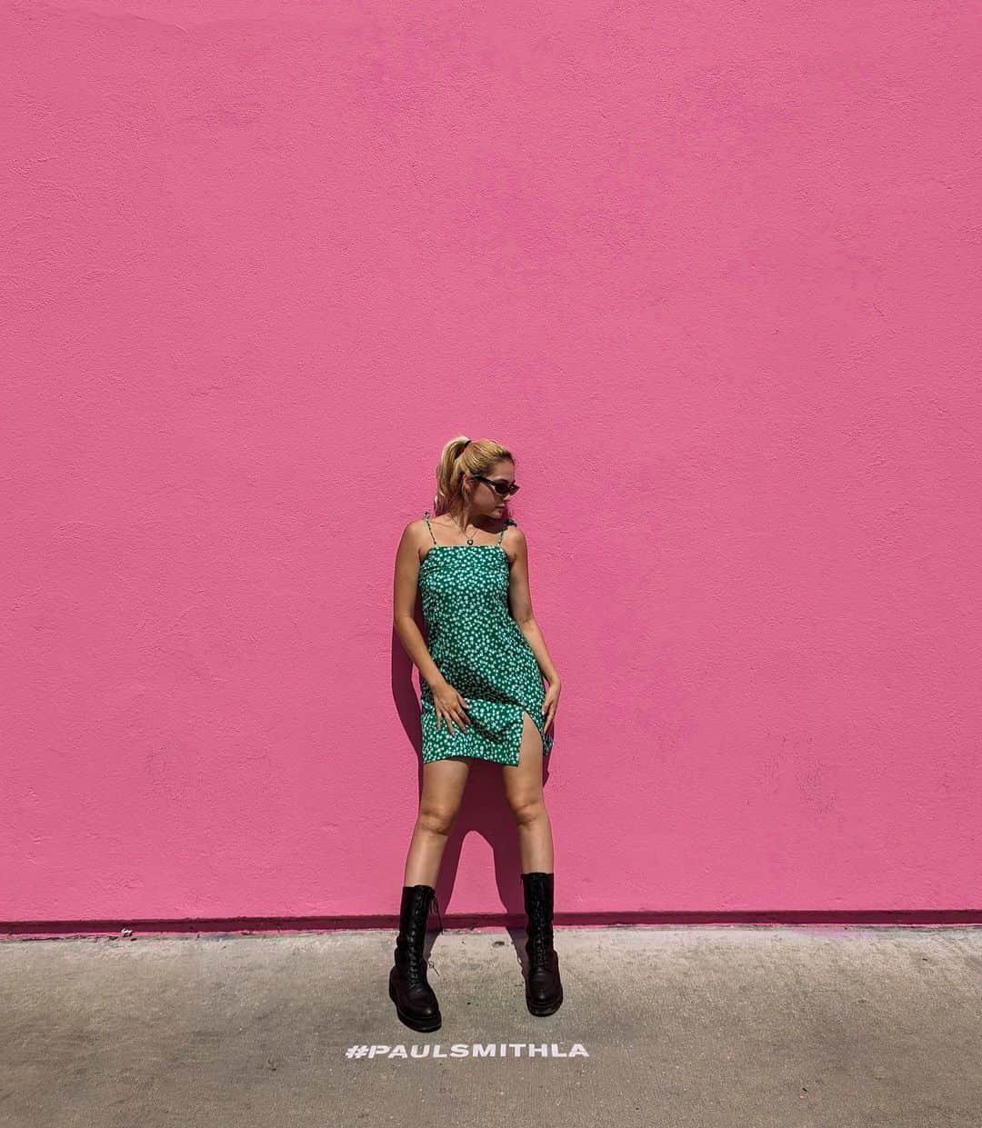 AMIさんのインスタグラム写真 - (AMIInstagram)「Cute all pink wall💗 If you come to LA, you will definitely want to take pictures here."maybe":)」5月27日 19時36分 - ami__angel