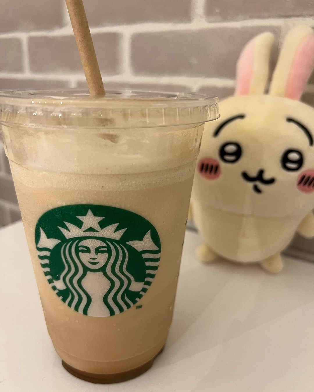 桜咲千依のインスタグラム：「エスプレッソアフォガートフラペチーノばっかり飲んでいる☕️  今日はあったかくて過ごしやすかったなぁ😊」