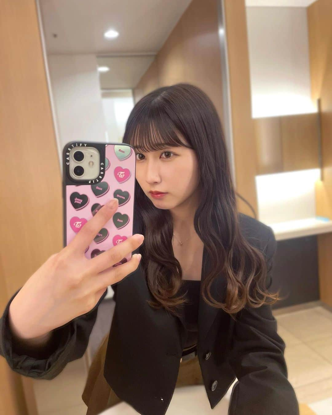 山本杏奈さんのインスタグラム写真 - (山本杏奈Instagram)「🩶🐈‍⬛🩶🐈‍⬛  すーぐ鏡越しでとる！笑」5月27日 19時55分 - yamamoto_anna_