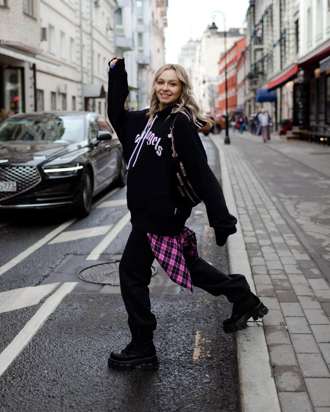 ダリア・スピリドーノワのインスタグラム：「BABY MOM 😸💕 Отгадайте на какое число ПДР ?🫰」