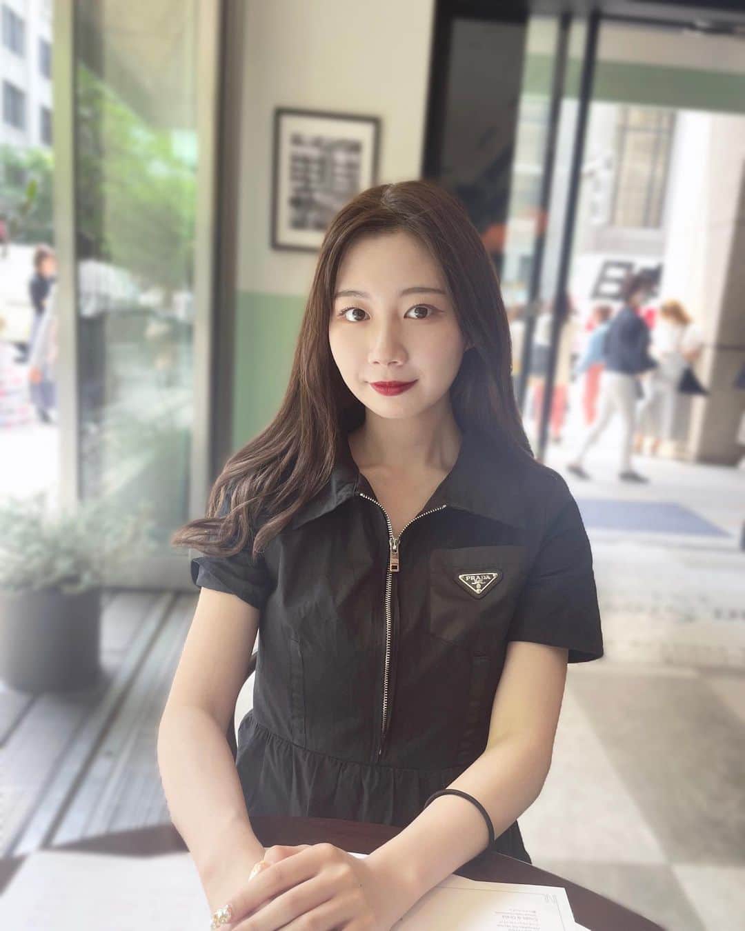山口莉央のインスタグラム：「ロンドンで人気のパスタ屋さん🍝  📍LINA STORE 三越前駅から徒歩1分  東京の日本橋にあるオシャレなパスタ屋さんに行ってきました🎶 パスタはもちろん、デザートもとっても美味しかったです🍨 東京に行った際には是非お立ち寄りください✨   #東京グルメ  #東京カフェ  #日本橋  #日本橋カフェ  #日本橋グルメ  #日本橋ランチ  #linastore  #東京観光  #東京カフェ巡り  #カフェ巡り  #カフェ部  #カフェ好きな人と繋がりたい #関西被写体 #イエベ春 #ミディアムヘア #portrait #ポートレート #被写体モデル #骨格ウェーブ  #prada」