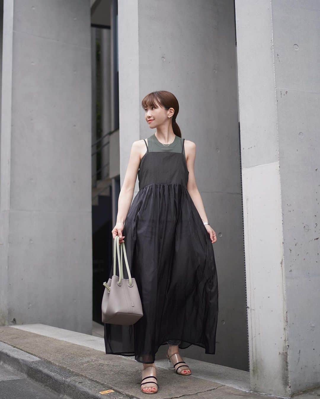 喜田彩子さんのインスタグラム写真 - (喜田彩子Instagram)「⁡ ⁡ 今日は暑かった🌞 なので、ノースリタンクにシアー切替キャミワンピース。 ⁡ スカート部分はオーガンジーデザインで 透け感と歩くたびにふわっと広がるシルエットが好き🫶🏻💕 ⁡ 中にはデニムを合わせてカジュアルに👖✨ ⁡ ⁡ ONEPIECE... @r._____official TOPS... un3d BOTTOM... upperhights  SHOES... tsurubymarikooikawa  BAG... vasic  ⁡ #アールドット #キャミワンピース #オーガンジー #シアー #レイヤード #fashion #outfit #ootd #coordinate #패션 #오오티디 #데일리룩 #코디스타그램 #악세사리 #오늘뭐입지 #좋아요 #156センチコーデ #sサイズコーデ #春コーデ #夏コーデ #シンプルコーデ #ファッション #コーディネート #コーデ #ワンピースコーデ #ワンピース」5月27日 20時08分 - ayacokida