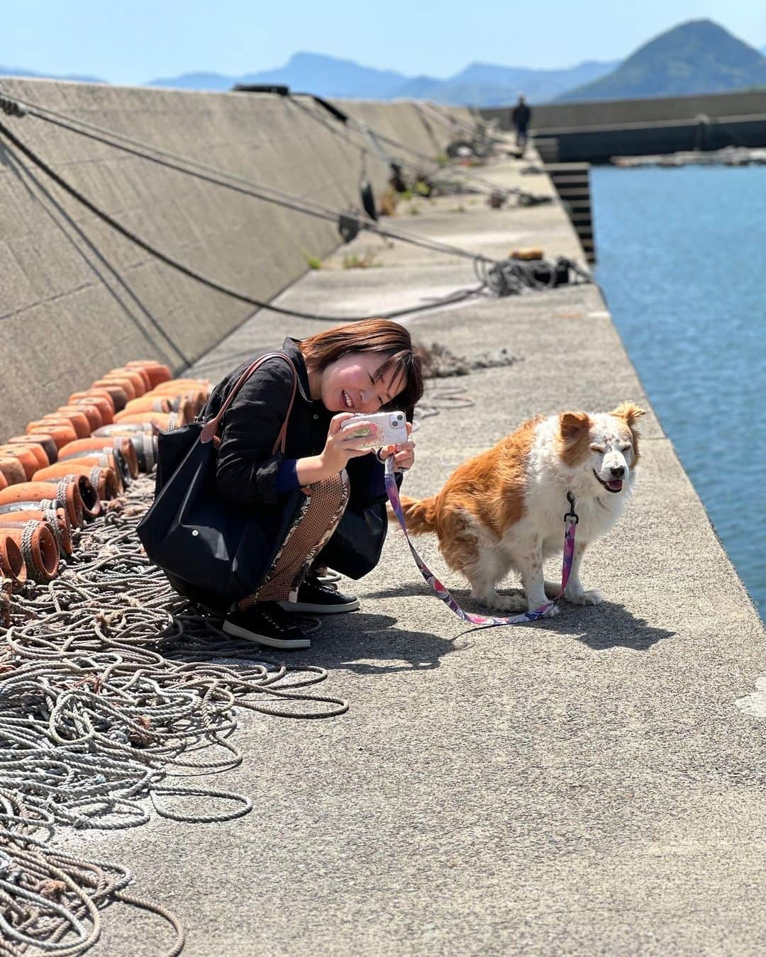 津久井智子さんのインスタグラム写真 - (津久井智子Instagram)「お次は熊本・天草で個展とワークショップ！  私がはんこ屋をはじめた頃からの仲間であり友人夫婦であり、今や上天草の大人気店！ コーヒーとドーナッツのお店 「麻こころ茶屋」 @macocorochaya 店内にて、作品展示販売とワークショップをさせていただく運びとなりました。  ＜作品展示＞ 2023年6月13日（火）〜6月30日（金） 書籍やグッズの販売もいたします。  ＜ワークショップ＞ 6月21日（水・夏至） ①10:00-12:00 ②13:00-15:00 参加費￥3,500 （ワンドリンクとドーナッツつき！）  ワークショップのご予約は、 麻こころ茶屋ホームページ ↓ contactフォームより、 ご参加の方のお名前、年齢、電話番号をご明記の上、お申込みください😊」5月27日 20時04分 - tomokotsukui