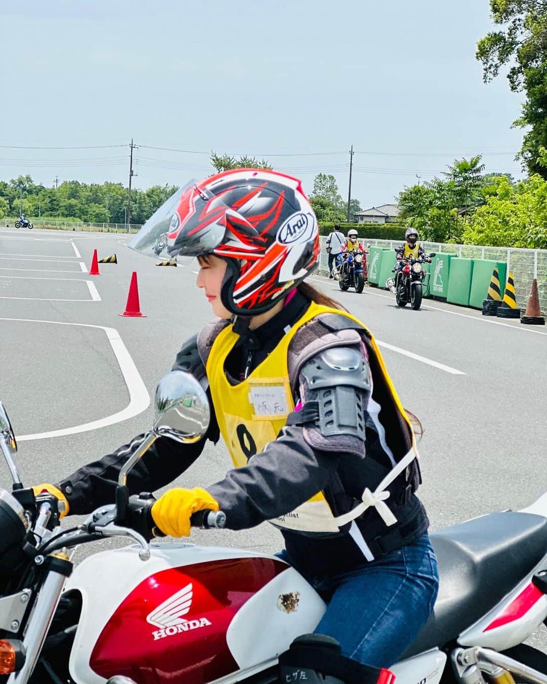 坂元誉梨さんのインスタグラム写真 - (坂元誉梨Instagram)「「Honda GO BIKE LESSON」 今日も参加させていただきました！ 今日は天気が良くて気持ち良かったー🪄 まだまだバイクに乗るのは下手っぴですが、楽しくて大好きです🫶 ありがとうございました🦀  #HondaGOBIKELESSON #バイク女子 #オートバイ女子部 #cb400sf #マネさんカメラ」5月27日 20時14分 - sakamotoyori