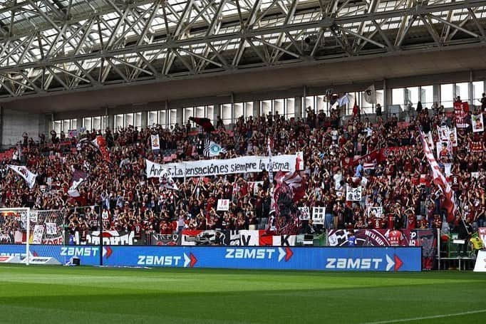 アンドレス・イニエスタさんのインスタグラム写真 - (アンドレス・イニエスタInstagram)「3 puntos más en casa, seguimos adelante. Afición de lujo! Vamos @visselkobe 💪🏼  ホームで勝ち点３追加、積み重ねていきましょう。素晴らしいサポーター!　バモス#visselkobe!」5月27日 20時15分 - andresiniesta8