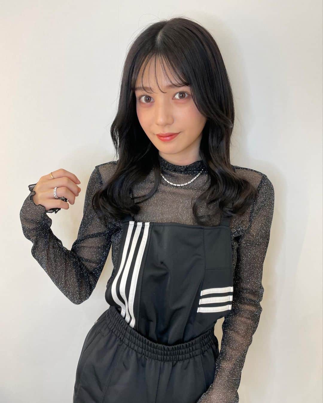 のインスタグラム：「@ryo_gushiken 💆🏻‍♀️  カラー＆エクステしてもらったよん！  具志堅カラーで具志堅カメラ、本当に盛れる！！  小学生ぶりの体重で、本気ダイエット成功した🥹🥹今までなんだった？ってくらい体軽い！身軽！！！維持できるかなぁ笑  あと最近久しぶりにカラコンしてる！ メイクも紹介したいわ🎶」