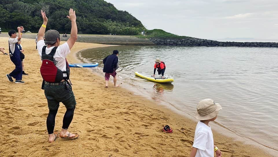 堂島孝平さんのインスタグラム写真 - (堂島孝平Instagram)「ライヴ中に海へ出たの初めてで興奮した。ありがとうSUP(サップ)。ありがとう唐津シーサイドキャンプ！ #唐津シーサイドキャンプ #SUPに乗せてくれたお兄さんありがとう」5月27日 20時20分 - dojima_kohei