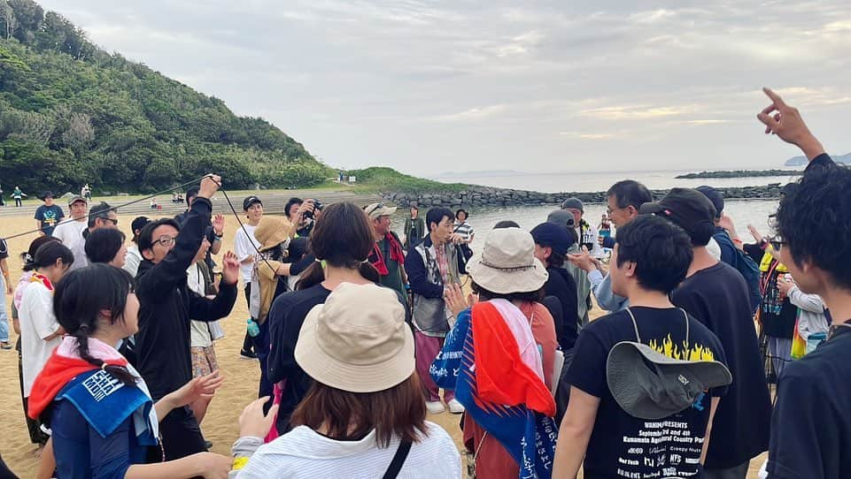 堂島孝平さんのインスタグラム写真 - (堂島孝平Instagram)「ライヴ中に海へ出たの初めてで興奮した。ありがとうSUP(サップ)。ありがとう唐津シーサイドキャンプ！ #唐津シーサイドキャンプ #SUPに乗せてくれたお兄さんありがとう」5月27日 20時20分 - dojima_kohei