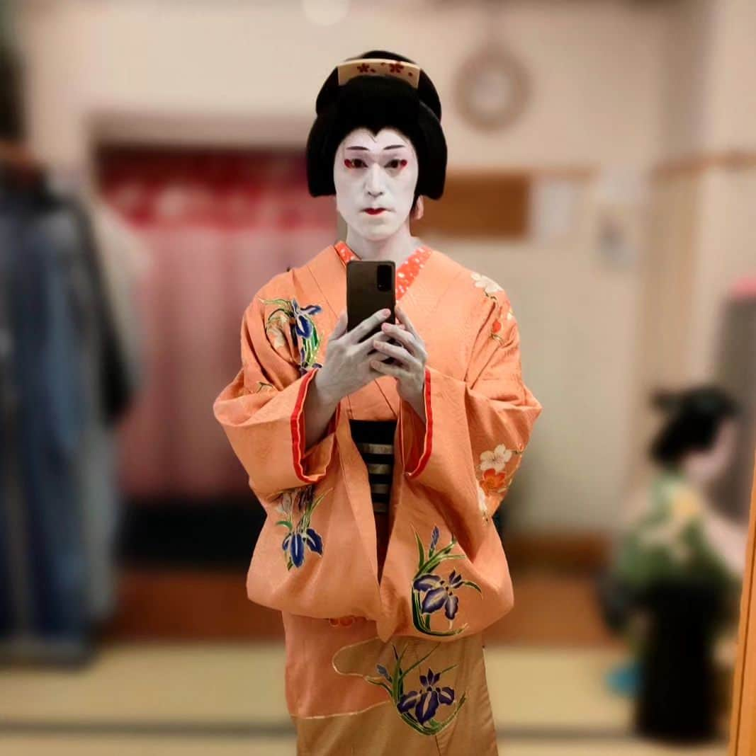 尾上緑さんのインスタグラム写真 - (尾上緑Instagram)「降り注ぐ 火の粉をもろともせず...  «総勢41名による群舞» お楽しみ頂けたでしょうか？  #歌舞伎 #歌舞伎座 #團菊祭五月大歌舞伎  #達陀 #練行衆の最後のひと枠として #出演させていただきました  #音菊眞秀若武者 #尾上眞秀初舞台  #腰元として #お祝いの舞を踊らせていただきました  #千穐楽  🕷️124／210」5月27日 20時34分 - onoe_midori