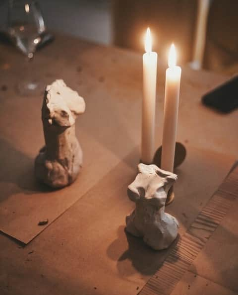 ミラーハリスのインスタグラム：「Continuing with our Take Me To Hydra Workshops in celebration of our new fragrance, Hydra Figue, discover our FEMME in Clay sculpting workshop with KANA London.⁠ ⁠ Enjoy a beautiful and explorative practice resulting in a decorative piece that will remind you how it felt to explore the body by seeing with your hands, not just with your eyes. Book your tickets now. Link in bio. ⁠ ⁠ #TakeMeToHydra #HydraFigue #Clay #Sculpting #Ceramics」