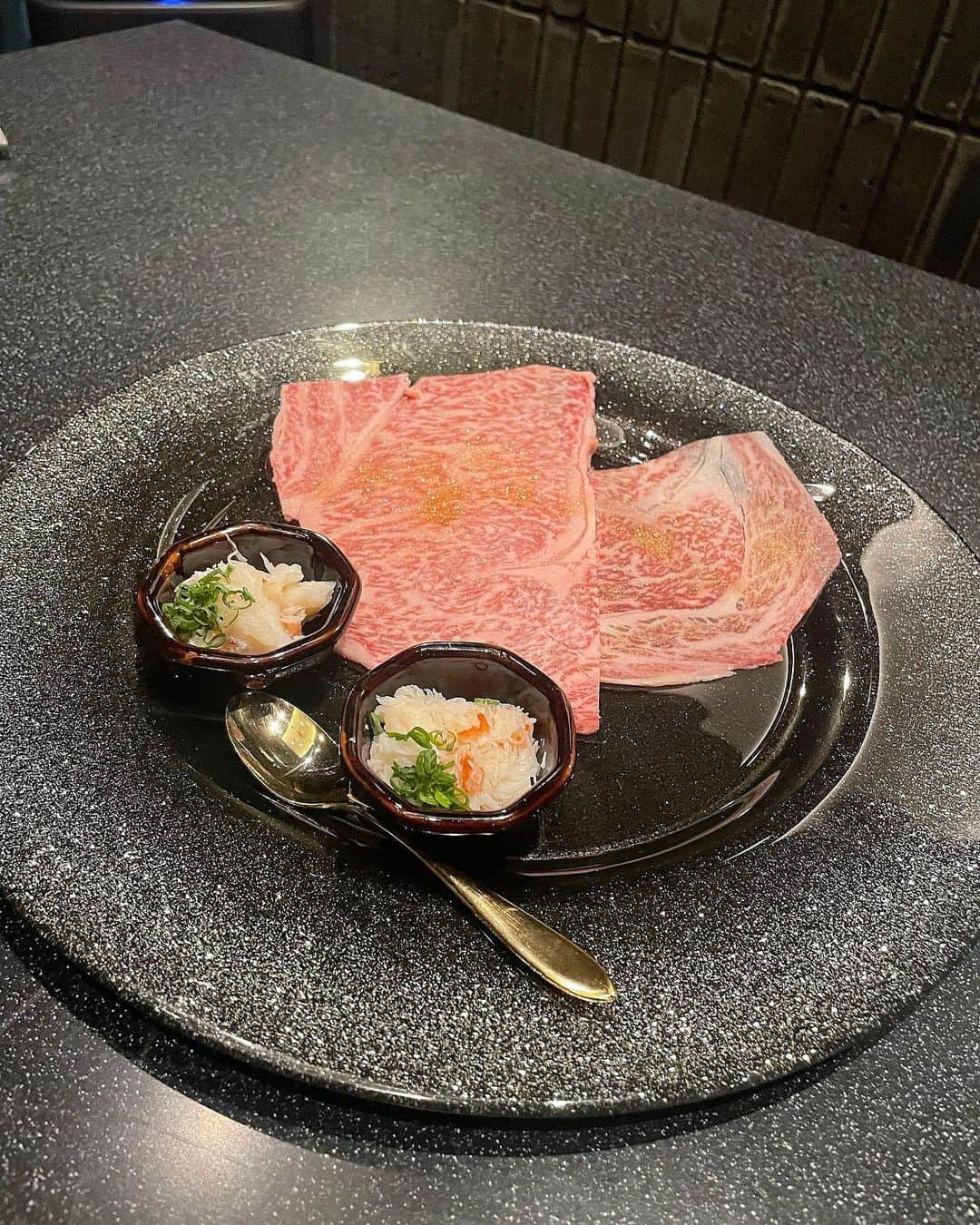 ひよこ先輩さんのインスタグラム写真 - (ひよこ先輩Instagram)「🥩 ゆうめろと @akaushi8 で肉会👭👏 久しぶりにこんな沢山お肉食べて 美味しすぎたし楽しすぎたし幸せだった🥹 またゆっくり会おうね🥰✨ いつも頑張ってて本当にえらい😭🩷✨ . #南青山　#青山一丁目　#あかうし　#焼肉　#女子会　#肉会」5月27日 20時33分 - piyo14ko