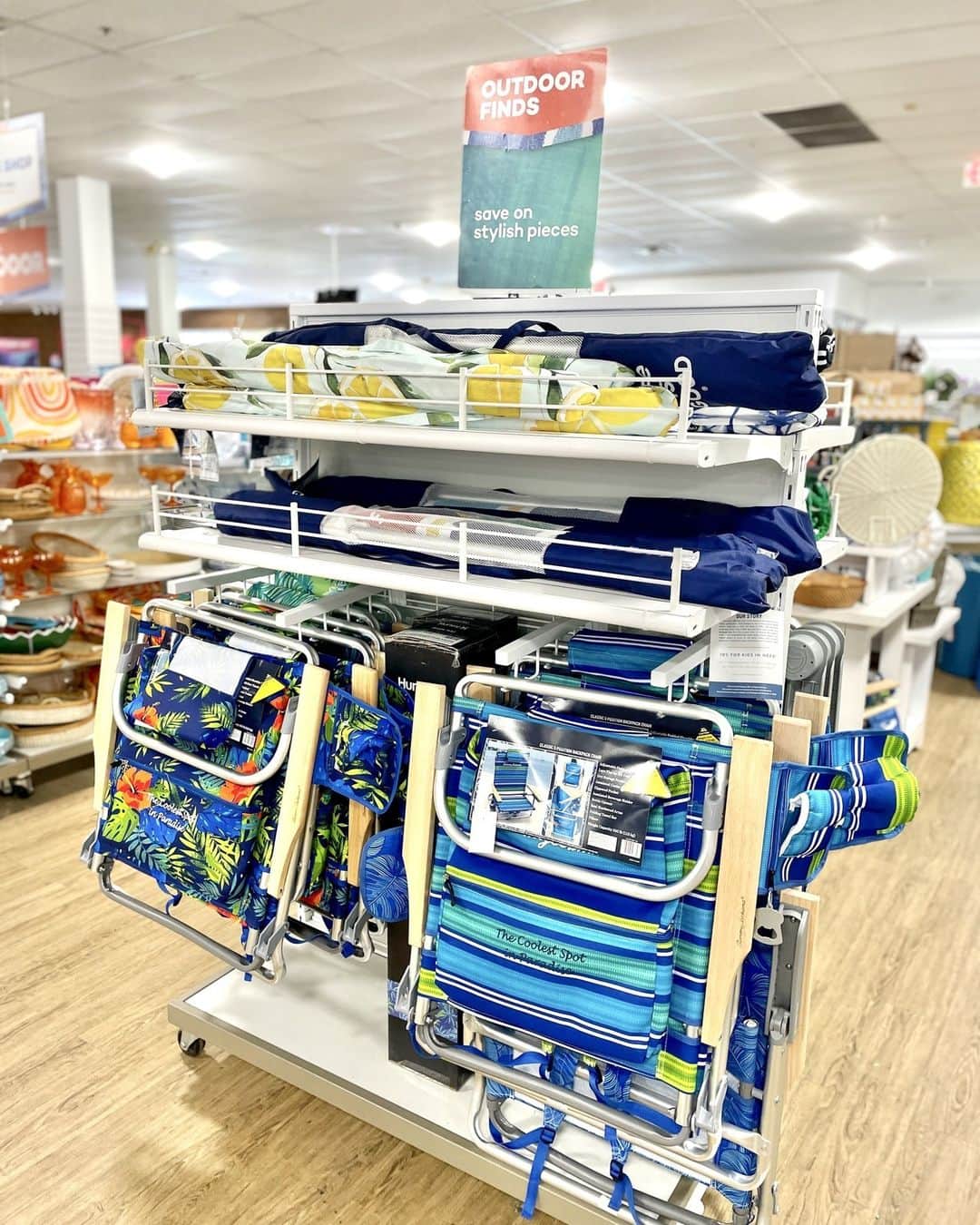 HomeGoodsのインスタグラム：「Load up the car, it’s time to hit the beach or pool. 🏖️ Grab chairs, towels, games and more to kick off your summer fun!」