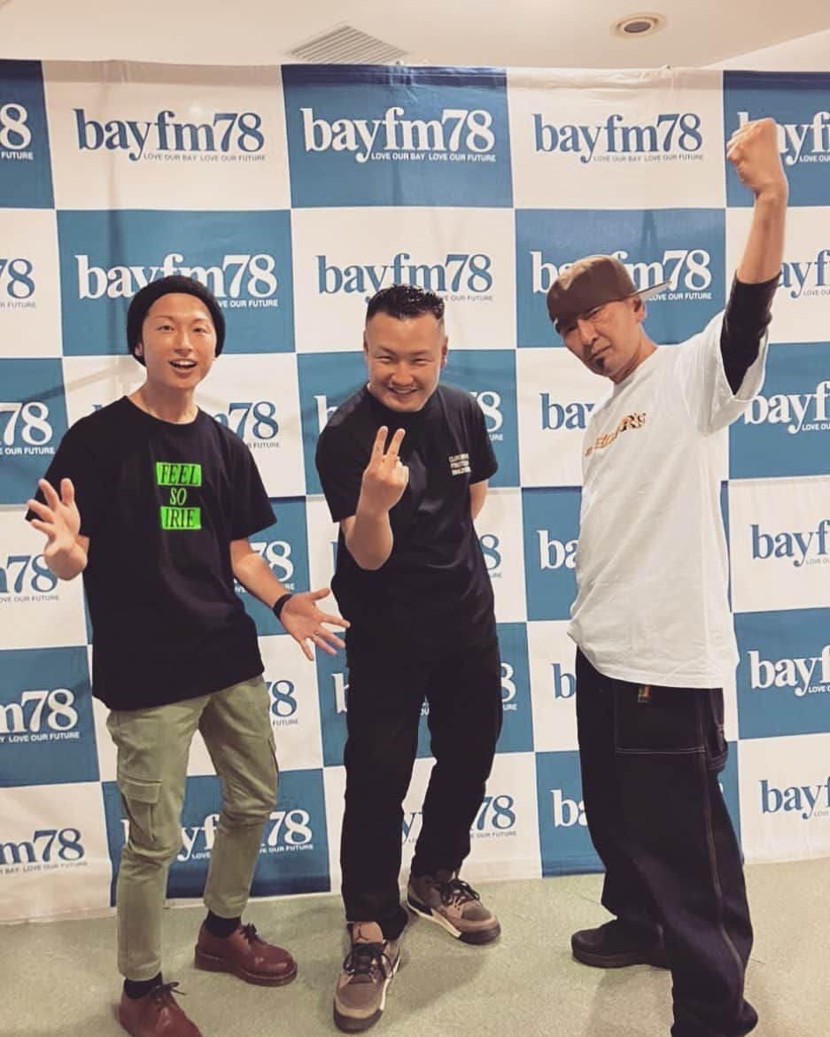 輪入道のインスタグラム：「来週と再来週の放送は，レペゼン千葉のReggae Deejay RAGGA-Gさんといま大人気のT-MANさんをお迎えしてお送りします！  あっという間の良き時間でした。 魅惑のひとときを有難う御座いました🍌 是非聴いてください！📻  bayfm78 「輪入道の暴走ぱんちらいん」#282 #283 Every Fri. 深夜3:30～3:57」