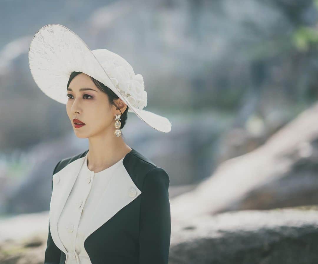 キム・ソヨンのインスタグラム：「#구미호뎐1938 7부!!!🤗」