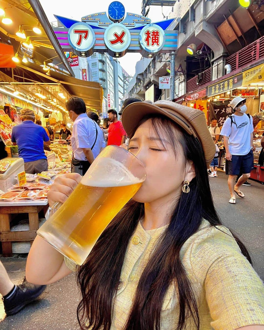 めいめいさんのインスタグラム写真 - (めいめいInstagram)「仕事終わりのビールってなんでこんなに旨いんだろう  #トラックめいめい  #アメ横#上野#東京#仕事終わりの一杯」5月27日 20時55分 - truckmeimei