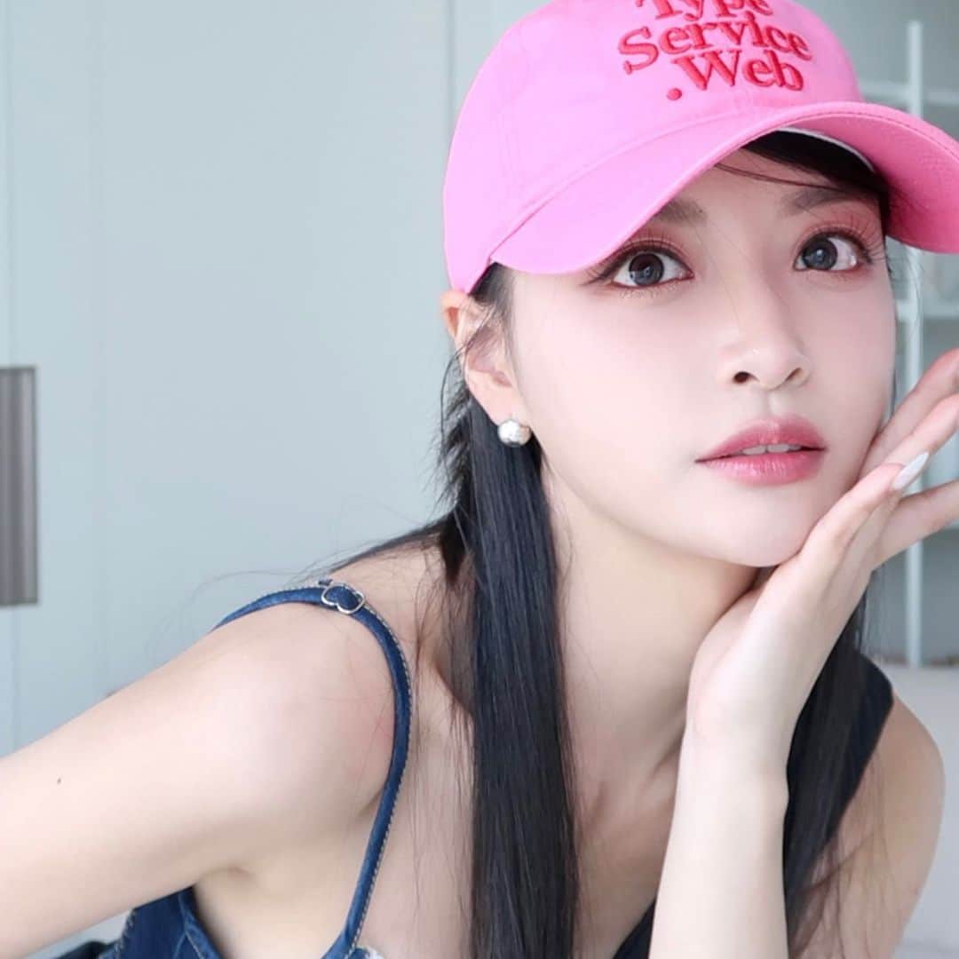 ᴅᴏᴜʙʟᴇsᴏᴜᴘのインスタグラム：「아이돌 패션으로도 유명한 샵사이다에서 25만원으로 10착장 여름 룩북 찍어봤어요 🤍✨ 아이돌 패션부터 코디꿀팁까지 열씨미 담아보았으니 원본 영상은 유튜브 ‘김습습’ 채널로 보러오세요!!! 🥰🙏 프로필 링크 누르면 바로 볼 수 있어요!✨  ショップサイダーで2万5千円で10着の夏ルックブックを撮ってみました 🤍✨ アイドルファッションの真似から コーディネートのコツまで全てお教えしますので オリジナル動画はユーチューブで見に来てください！！！ 🥰🙏  #샵사이다 #사이다 #shopcider #룩북 #여름코디 #夏コーディネート」