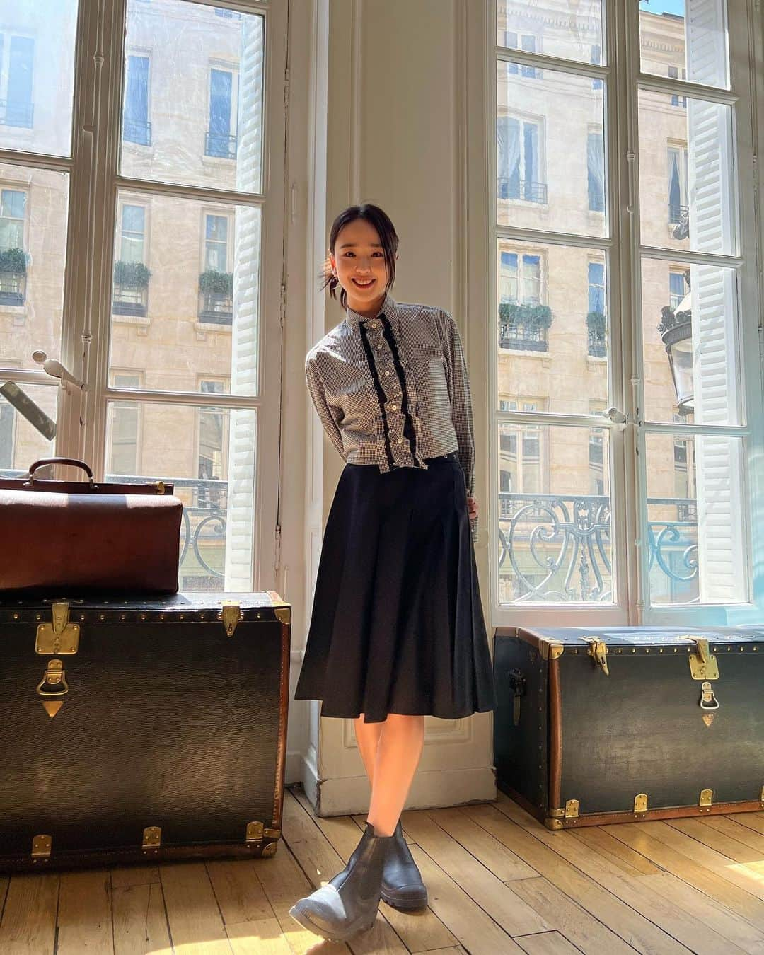 ソン・ヨンジェさんのインスタグラム写真 - (ソン・ヨンジェInstagram)「Thank you for the unique experience and great hospitality @moynat 🤍💫  Honored to see rare yet beautiful antique Moynat suits cases at the apartment of Paris store.」5月27日 20時59分 - yeonjae_son