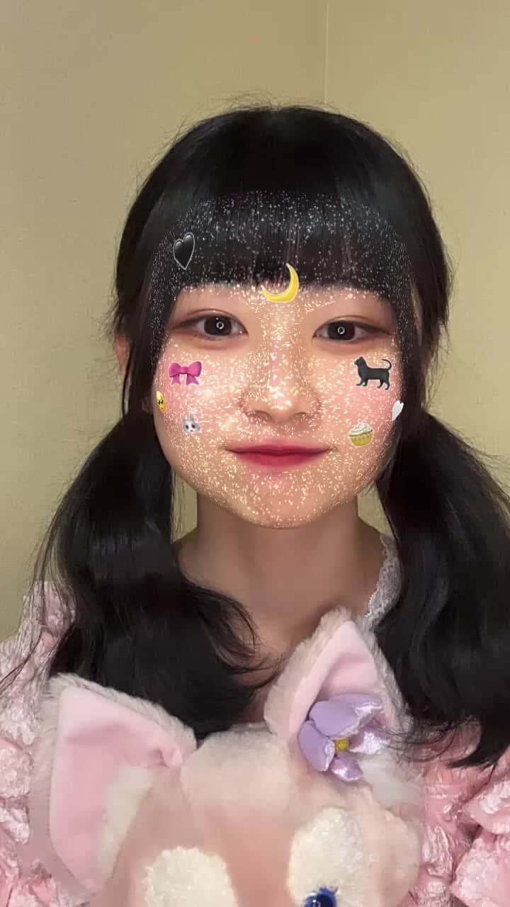 のインスタグラム：「2023.5.27 インライ来てくれてありがとうございました！ 楽しかった〜！！！ ものまね系はちょっと頑張ります！！  傷つくコメントはしちゃダメだよ！！   #インライ  #インスタライブ  #ありがとうございました  #ツインテール  #お洋服はshein  #れいちゃん探検隊」