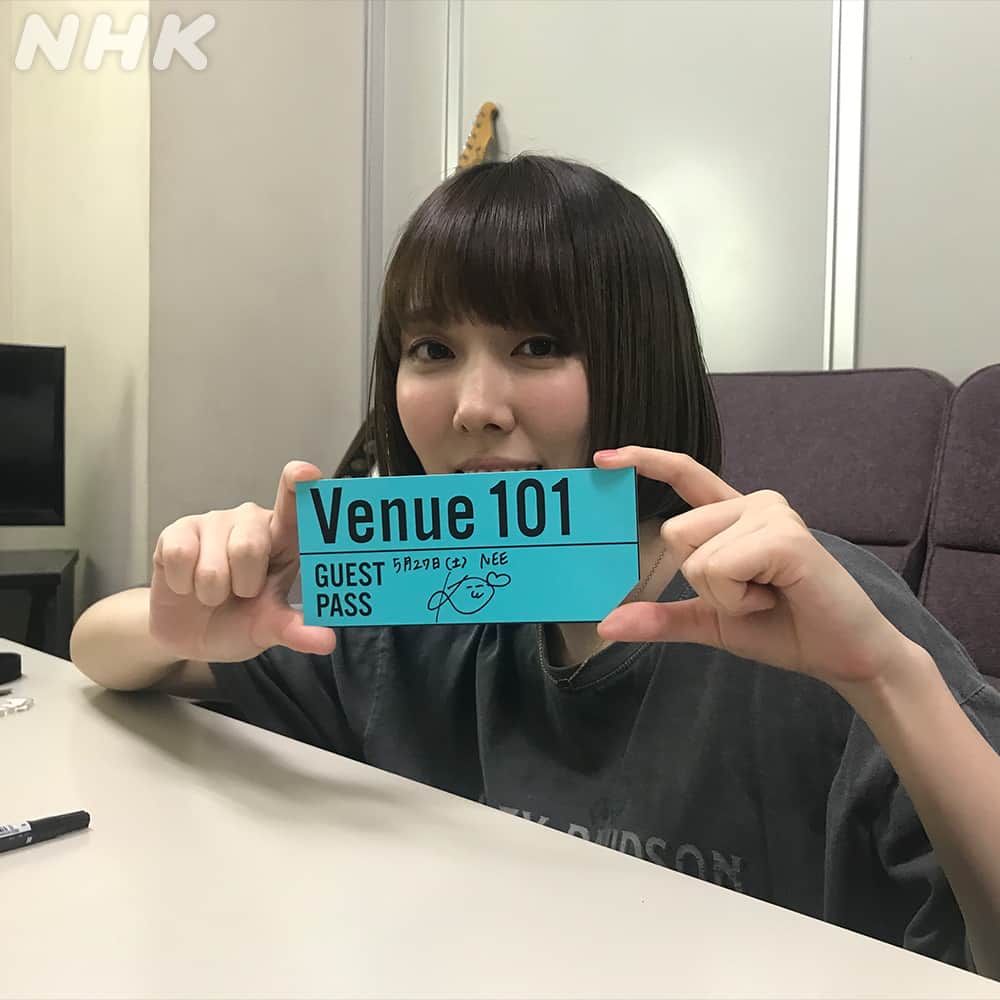NHK「シブヤノオト」さんのインスタグラム写真 - (NHK「シブヤノオト」Instagram)「「Venue101」 このあと23時から生放送⚡  🥁NEE🥁  ゲストパスに サインをいただきました🎫🖊  #NEE #Venue101」5月27日 21時02分 - nhk_venue101