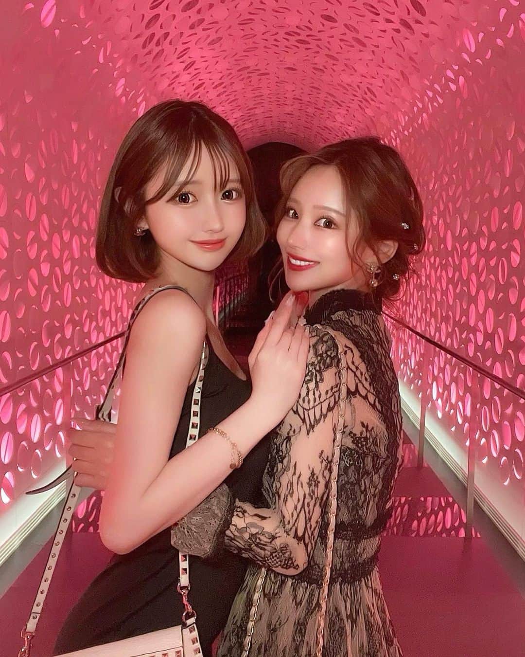 のインスタグラム：「🩷  この日の投稿飽きたって？ 全部見て欲しいねん😚🫶🏻  ワンピースは 👗 @celford_official   #w大阪#ホテルライク#ホテル#ホテル女子会#ホテルラウンジ#ホテルステイ#大阪観光#大阪ホテル#結婚式ドレス#お呼ばれドレス#女子会#インスタグラマー」
