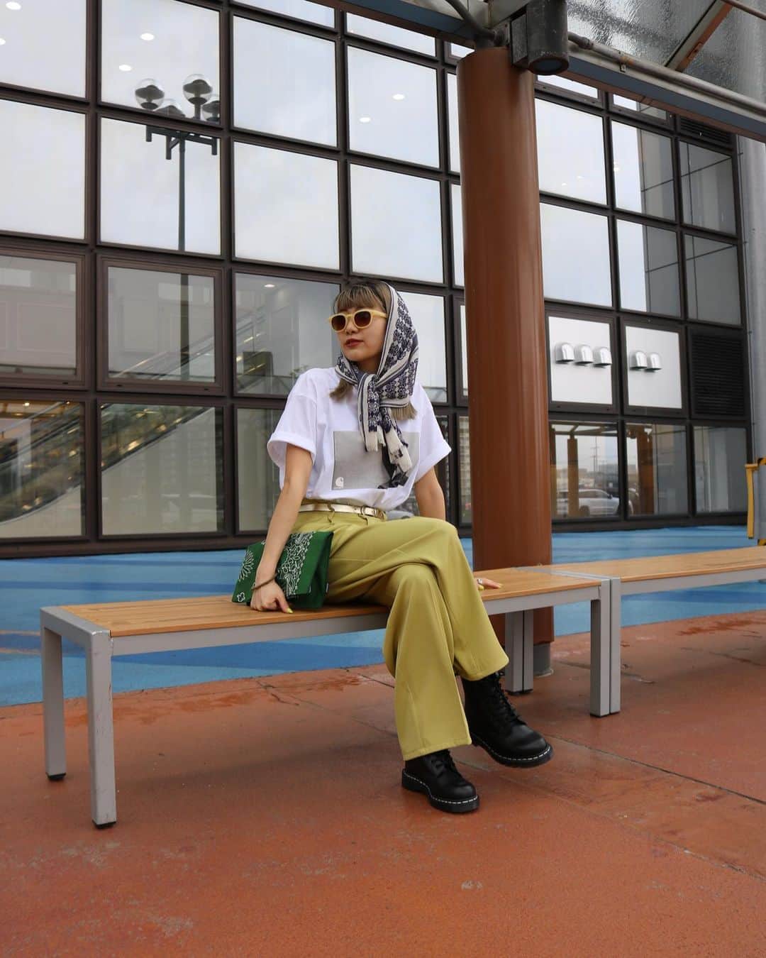 JOINT WORKSさんのインスタグラム写真 - (JOINT WORKSInstagram)「carhartt t-shirt catalog  @jointworks.jp feature  scarf @needles.jp  tee @carhartt  pants @commre_official  grass @izipizi  bag @bansac_official  shoes @drmartens_japan   #needles #carhartt#izipizi #bansac #drmartens #ニードルズ #カーハート#ドクターマーチン #イジピジ #カジュアルコーデ #ストリート系女子 #カラーコーデ」5月27日 21時06分 - jointworks.jp