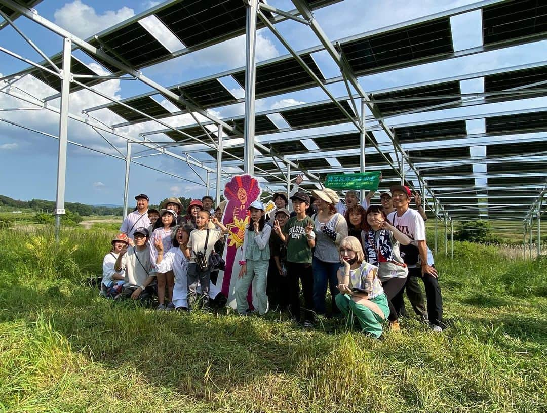 佐藤タイジさんのインスタグラム写真 - (佐藤タイジInstagram)「. 今日は福島県矢吹町の「太陽のタイジ発電所」の発足パーティ「ソラフェス」でした。 心配だった天気も結局ピーカン。暑かったです。 うじきつよしさんといとうせいこうさんとオレのセッションはヤバかった。 特に3人の「ありったけの愛」は素晴らしいセッションでした。 こんな日がずーっと続くように頑張ります。 矢吹町のみんな、みんな電力のみんな、ありがとうございました！  タイジ」5月27日 21時08分 - taiji_sato_project