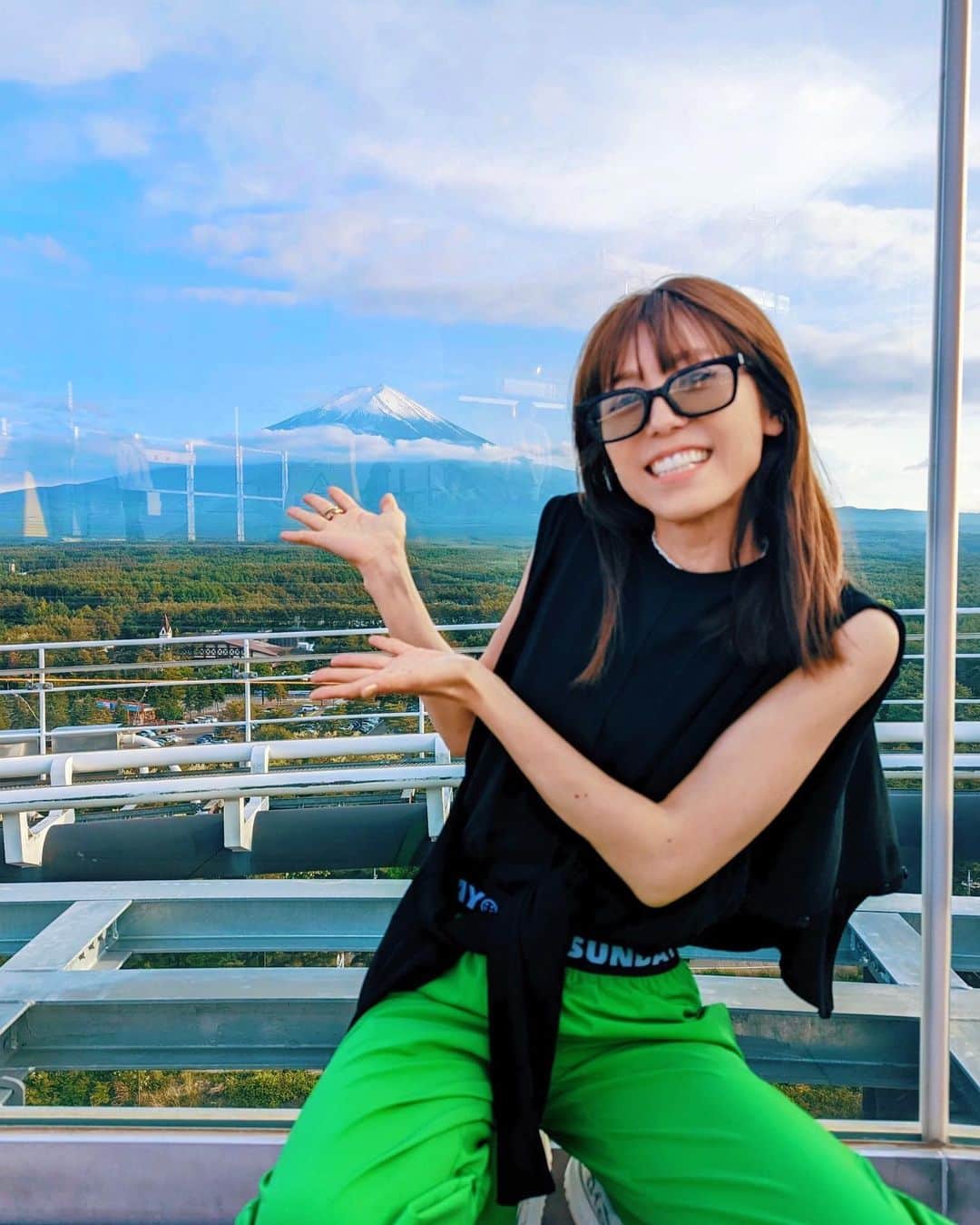 若槻千夏さんのインスタグラム写真 - (若槻千夏Instagram)「富士山と富士急と河口湖と ほうとう。  JAPAN最高っす🗻🎢🍲」5月27日 21時17分 - wakatsukichinatsu