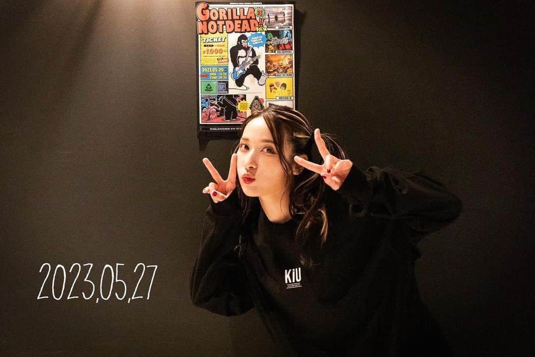 伊波杏樹のインスタグラム：「みんな、おこんです…っ！🦊 ． さぁ！！！！ 伊波杏樹 東名阪TOUR 『Re merveilleux VOYAGE』 ラスト公演！！東京ぉぉおおおおお！！！ ． とうとう明日となりました。 ． 持ち物チェック大丈夫ー？？(´˘`) チケット持った…？🎫 笑 🔌携帯の充電ばっちし？？ ⚠️注意事項はしっかりと読んだかなっ？？ 水分補給も忘れずにね！！ ． なんだかふと、振り返ってみると。 ． 名古屋公演では 🏙レーベル設立そして、💿1st single 発表 ． 大阪公演にて 伊波杏樹として初の既発4タイトルの 🎧サブスク解禁発表 ． 各地それぞれで いつも私を応援してくれている皆と 1歩ずつ、ひとつずつ 進み始める未来を噛み締めて来ました。 ． だから明日はきっと。 いちばん大きな夢への階段が わたしと、みんなの前に 現れるんだと思います。 ． 過去と未来を結ぶように込めたタイトル✎𓂃 ． 『Re merveilleux VOYAGE』 ． 東京にて大千穐楽…っ とびっきりの〝愛と想いやり〟で 私達の最強で最高な時間を刻みましょう！ 楽しみましょう！！ ． 明日！昼公演も！夜公演も！！ いっぱいの笑顔で会おうねっ🫧 #メルボヤ #TOKYO #大千穐楽」