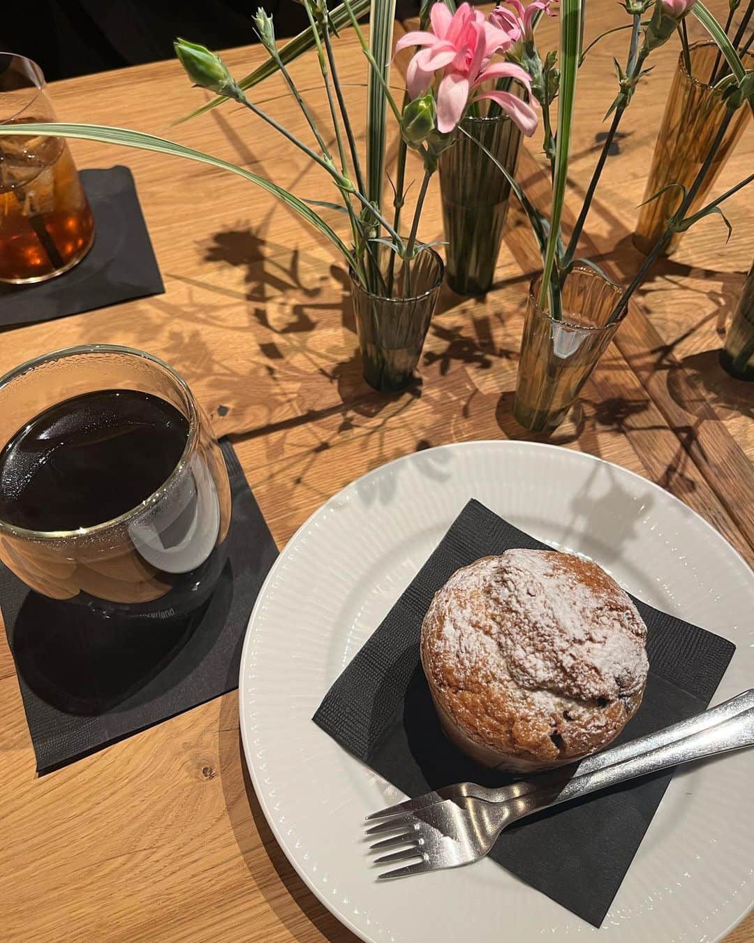 鈴木泉帆のインスタグラム：「お花の可愛いカフェ行って キッテのプチ博物館で可愛い剥製とご対面してカレー食べた日🌷」