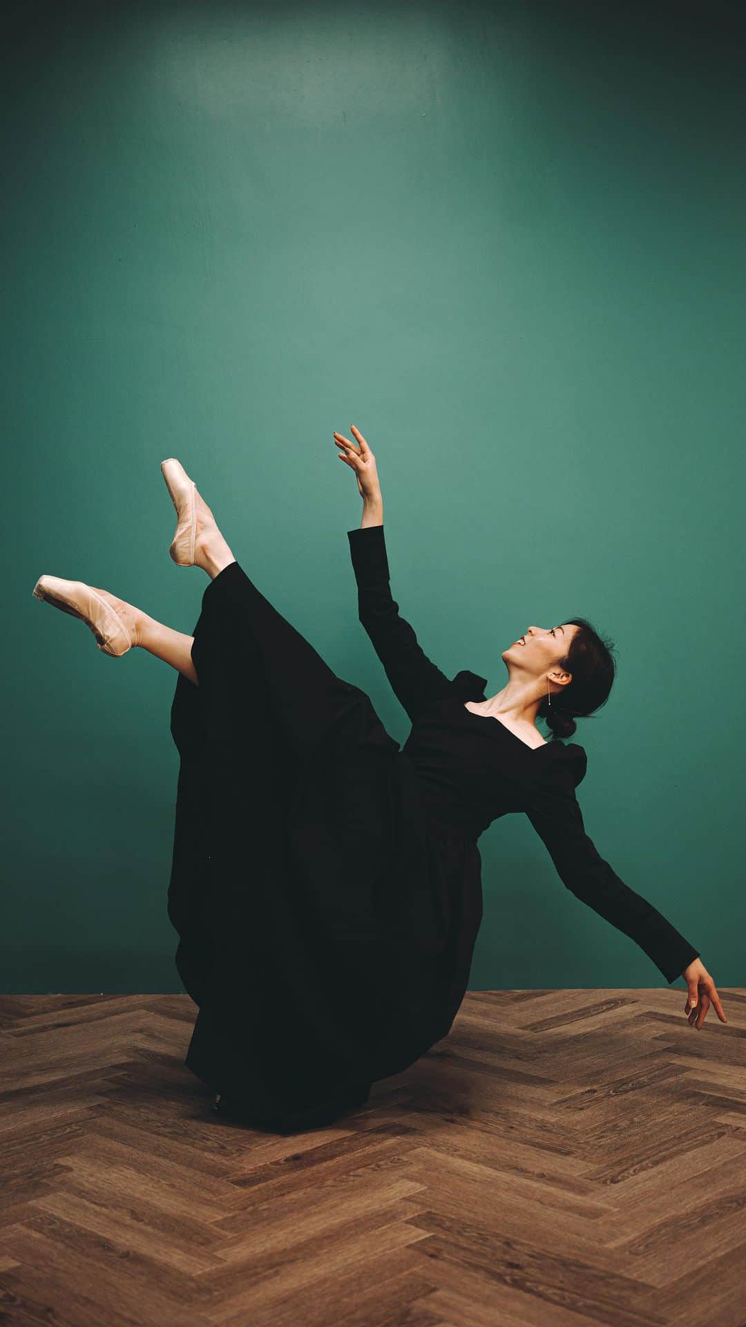 wacameraのインスタグラム：「A typical day for a ballerina　@tomomomomore  中崎町で楽しい一日。 Wes Anderson風に☺️」